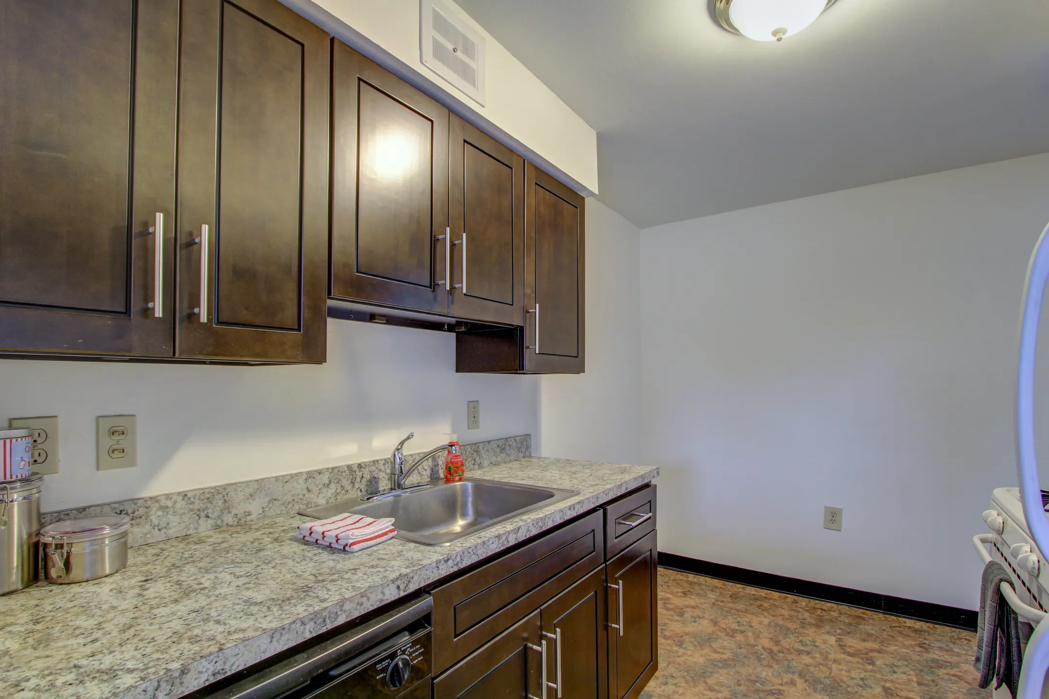 Kitchen - Portage Towers - Cuyahoga Falls, OH