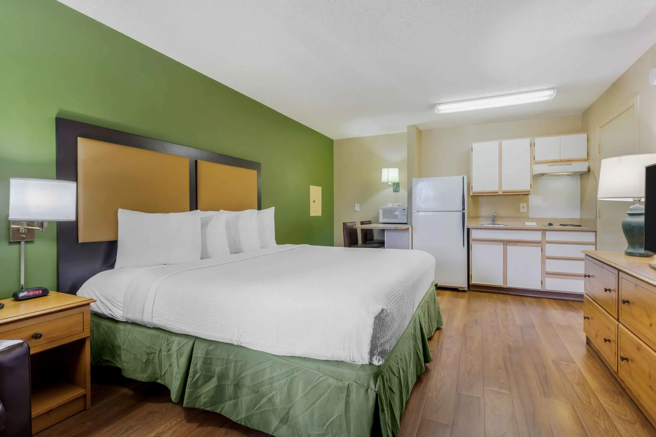 Bedroom - Furnished Studio - Dallas - Las Colinas - Carnaby St. - Irving, TX