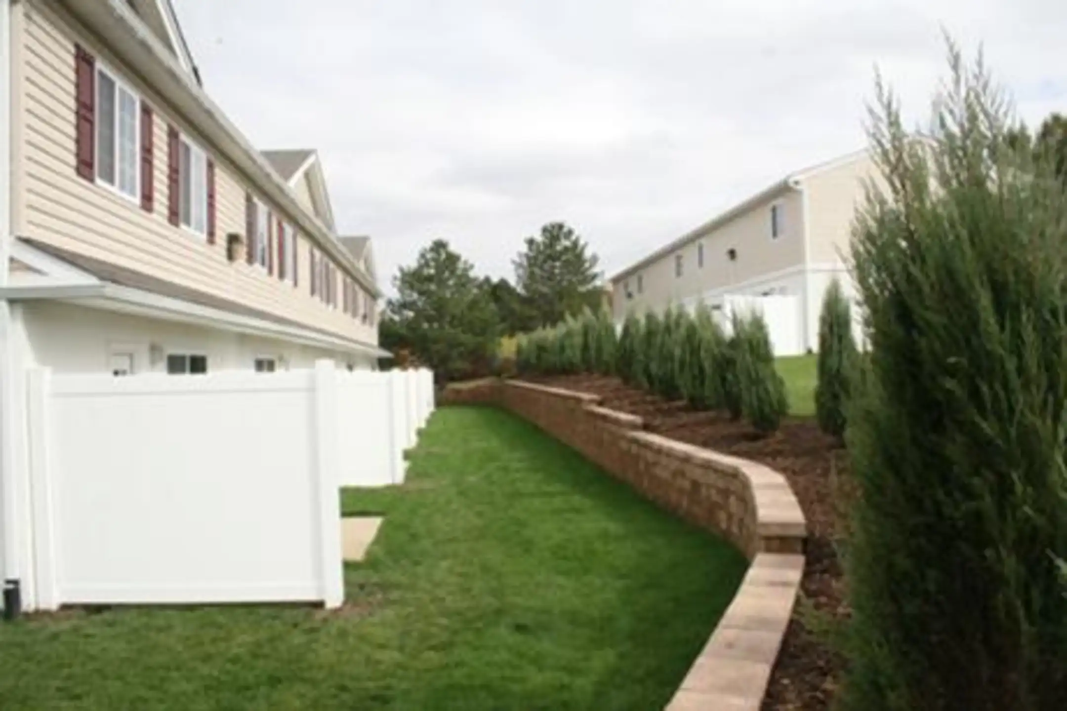 Country View Manors at Dunmore 76 University Dr Dunmore, PA