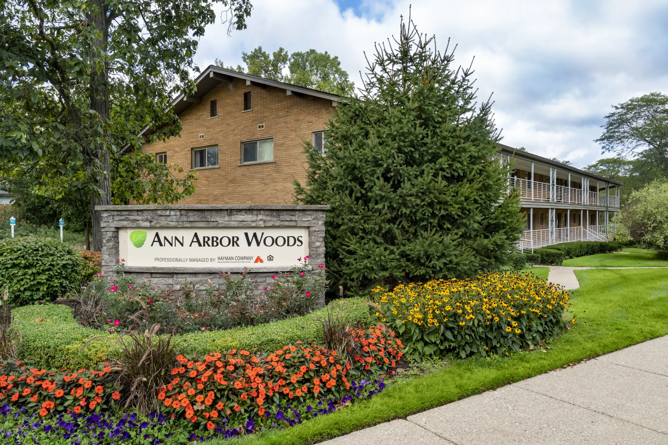 Ann Arbor Woods Apartments - Ann Arbor, MI 48104