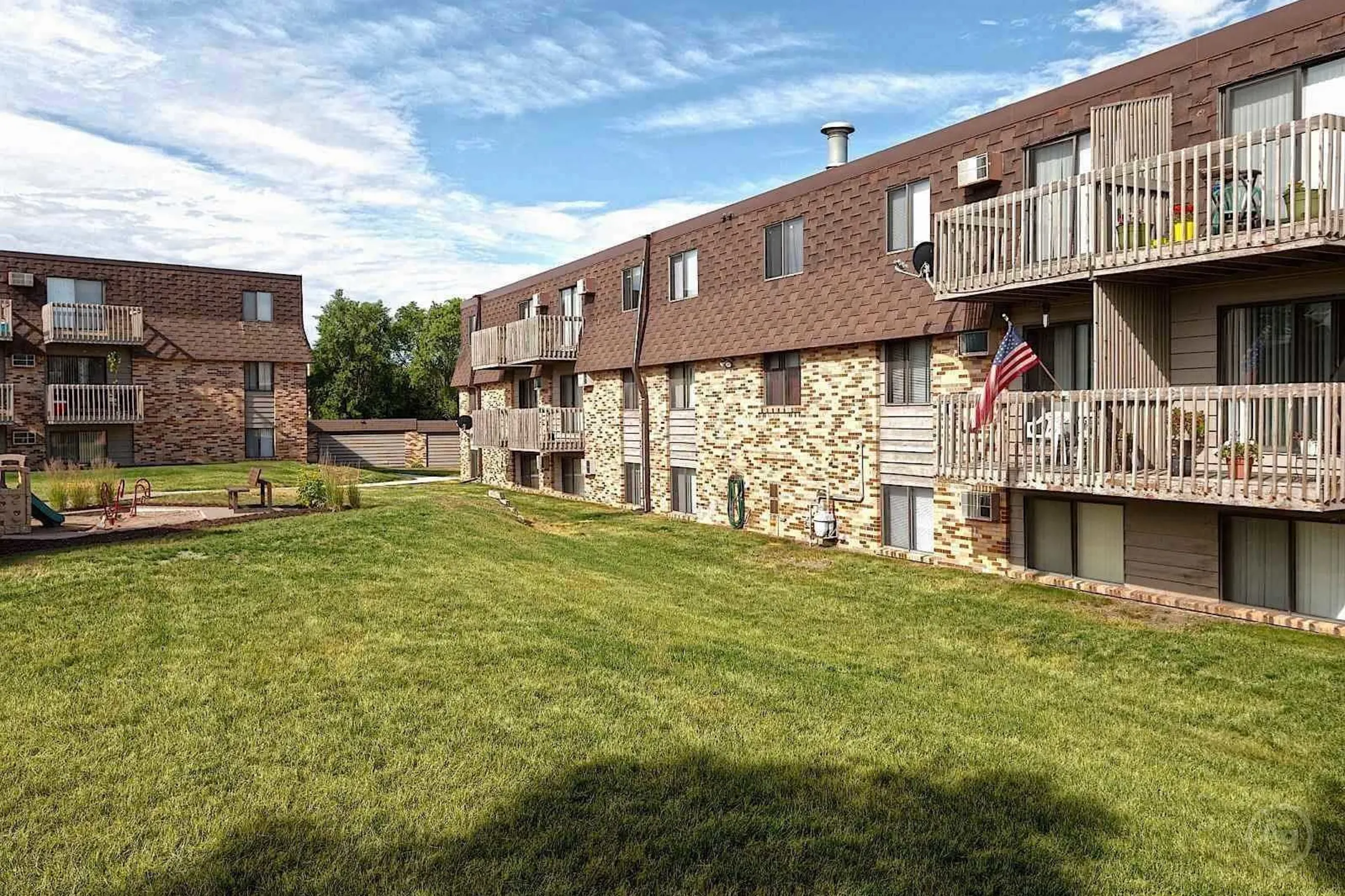 Building - The Bluffs Apartments - Monticello, MN