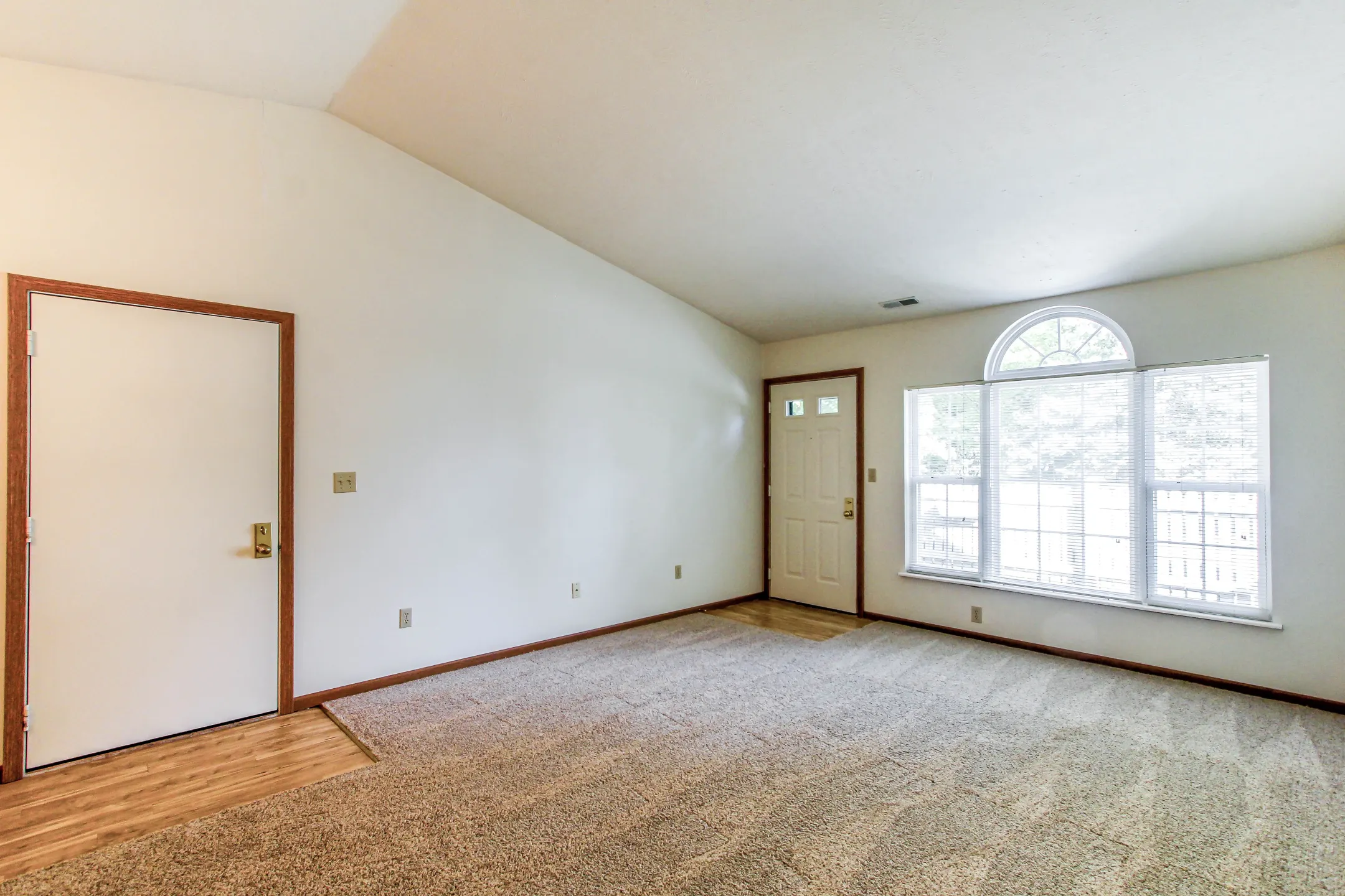 Living Room - Hunters Ridge - Meadville, PA
