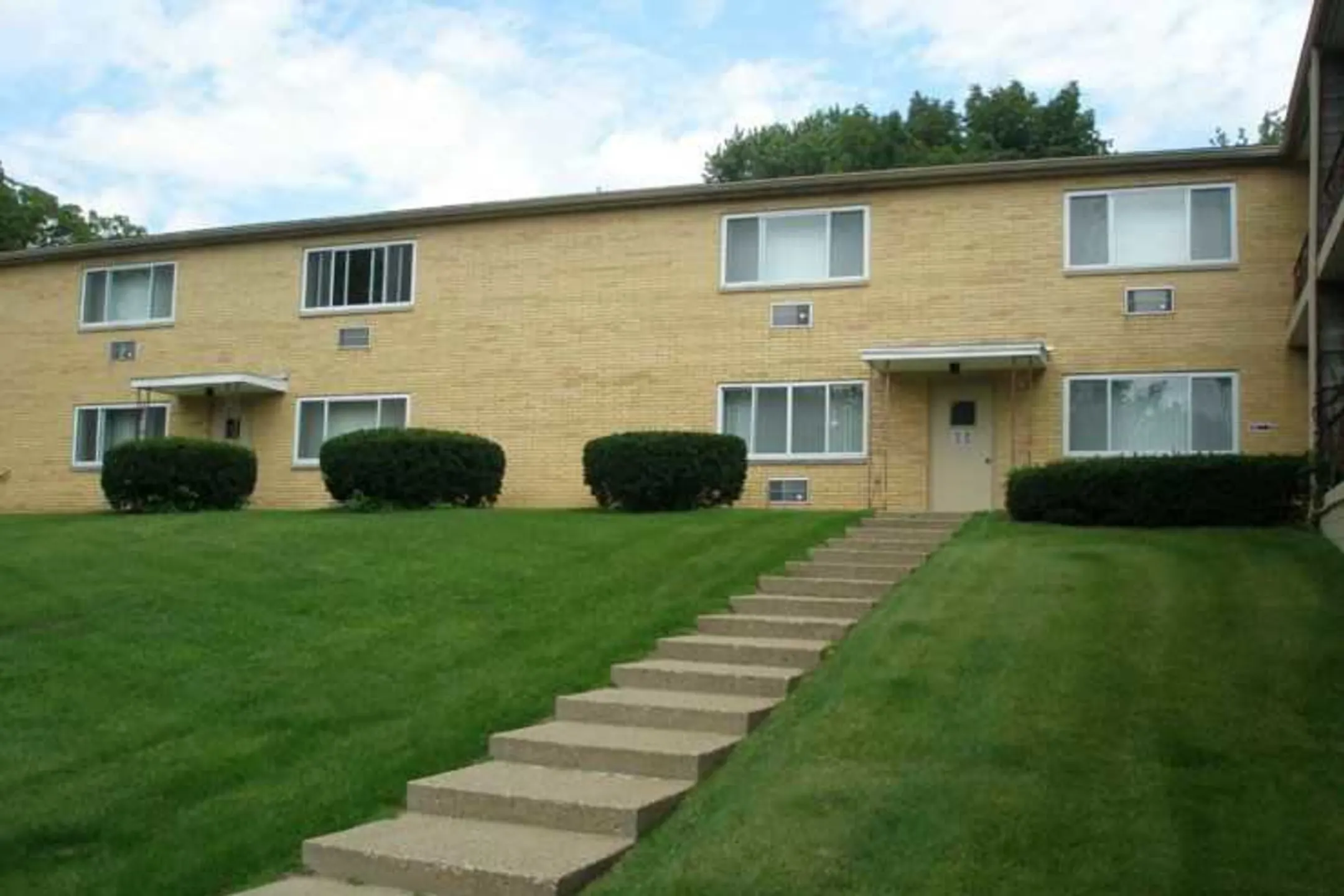 Building - Hillcrest Apartments - South Bend, IN
