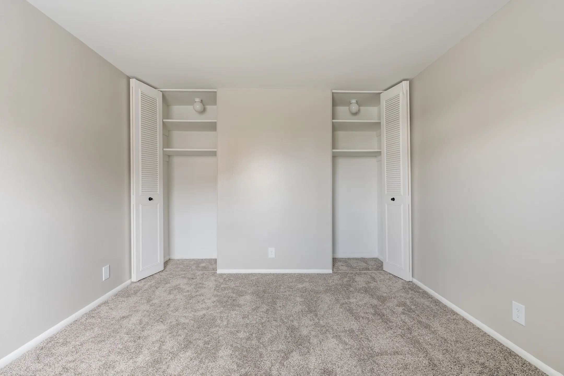 Bedroom - The Life at White Pines - Indianapolis, IN