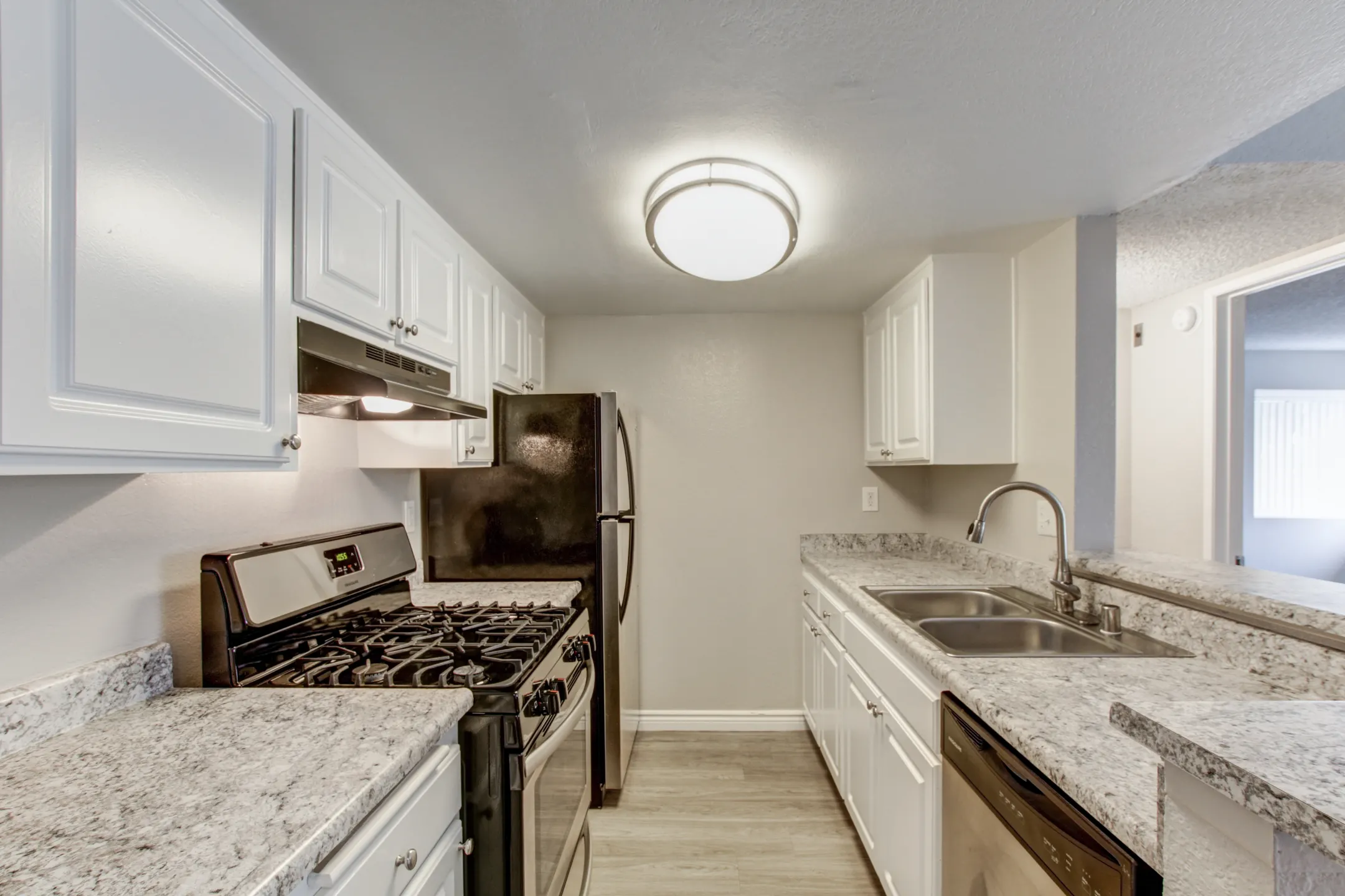 Grand Apartments on Lindley Northridge, CA 91325