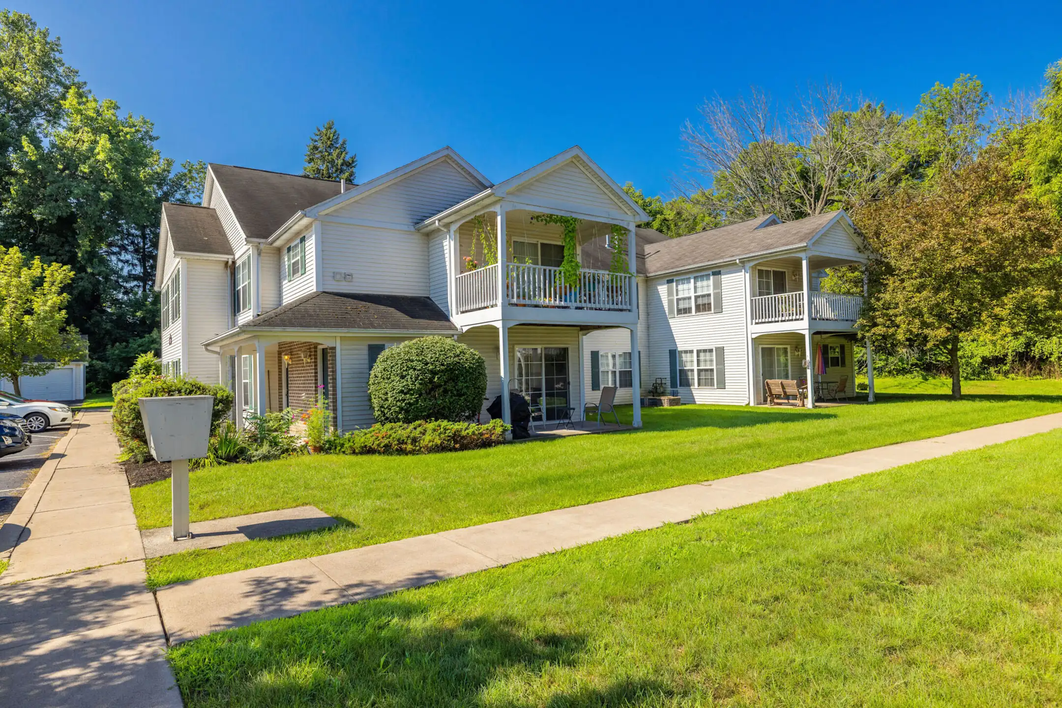 Heritage Park Apartments & Townhomes Apartments Webster, NY 14580