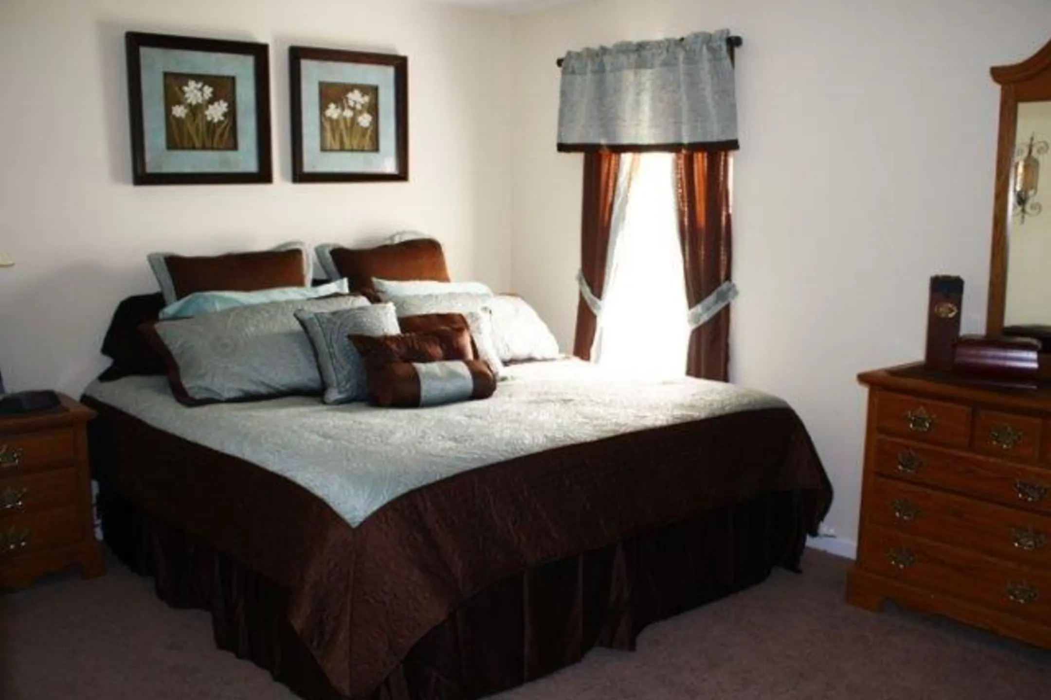 Bedroom - Walnut Grove - Louisville, KY