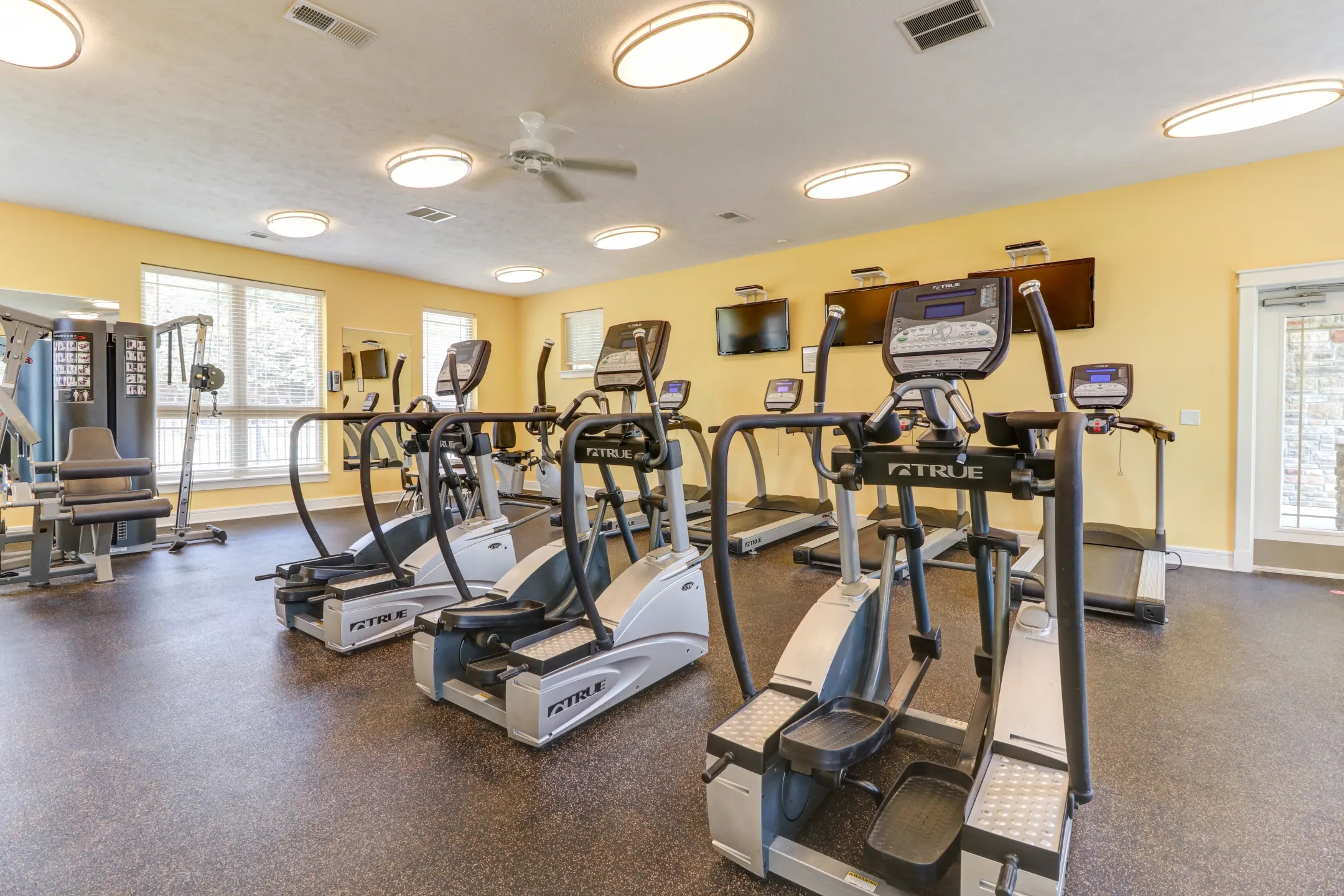 Fitness Weight Room - Worthington Glen - Spring Hill, TN