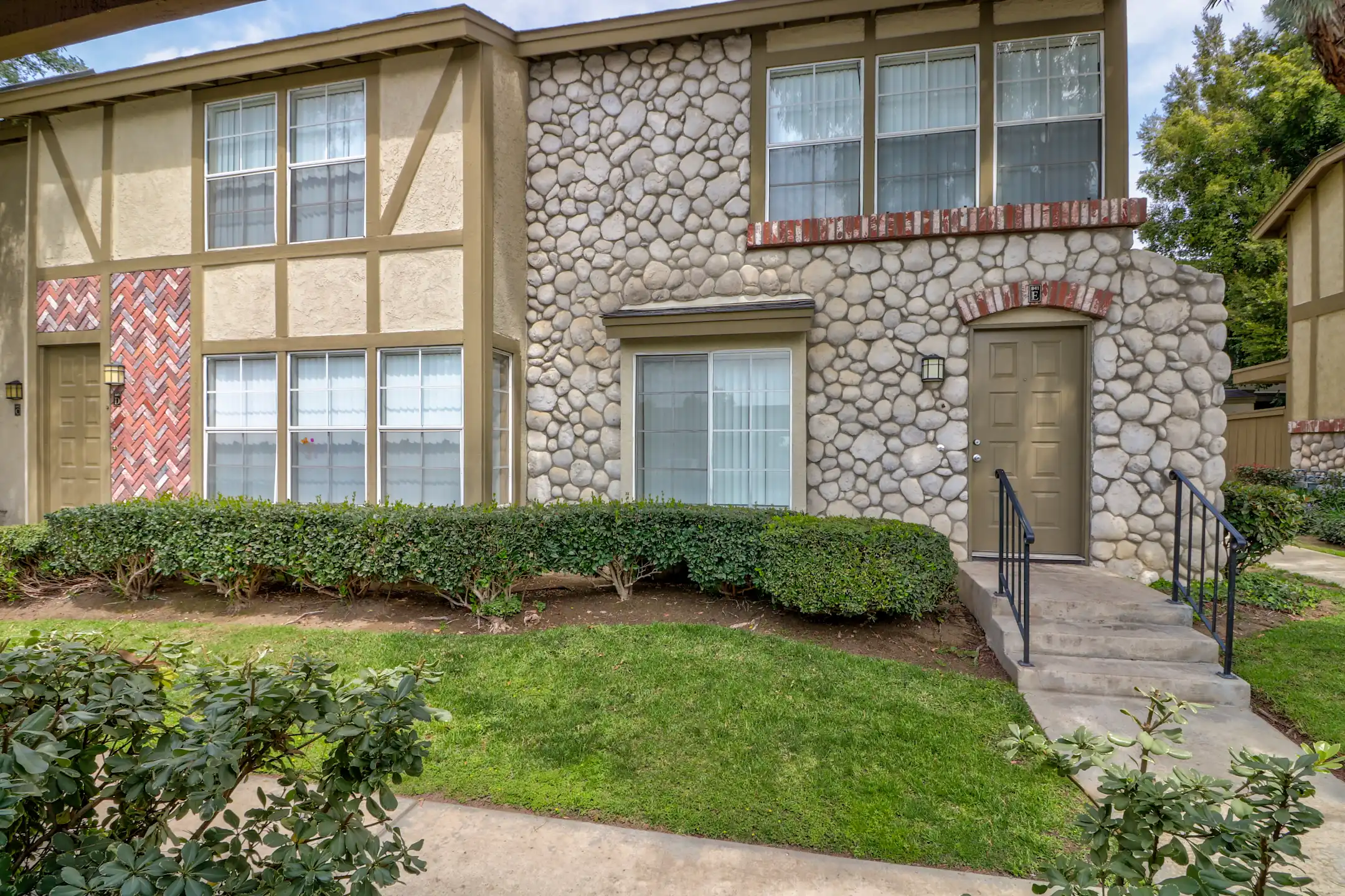 Building - Mission Villa Luxury Townhomes - Ontario, CA