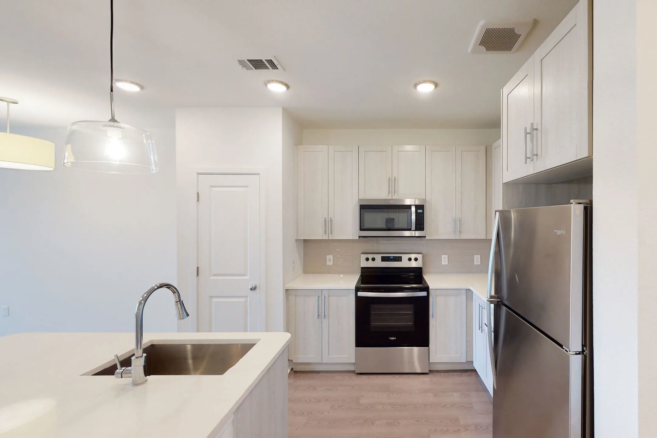 Kitchen - Essex Luxe Apartments - Orlando, FL