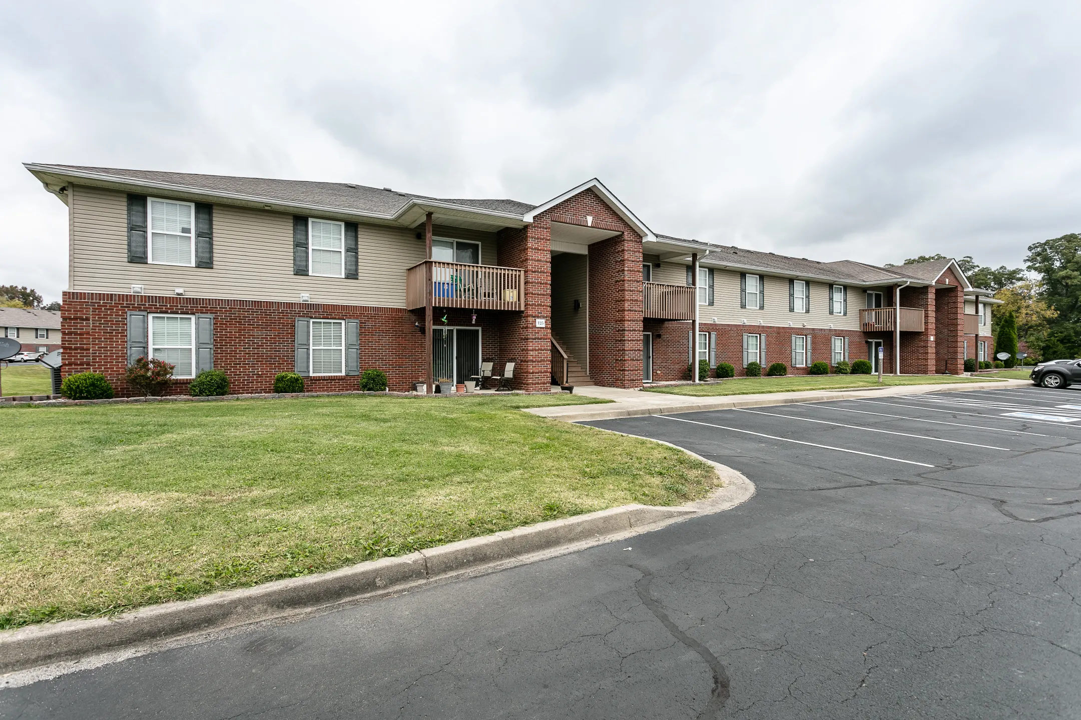 Building - Polo Springs Apartments - Bardstown, KY