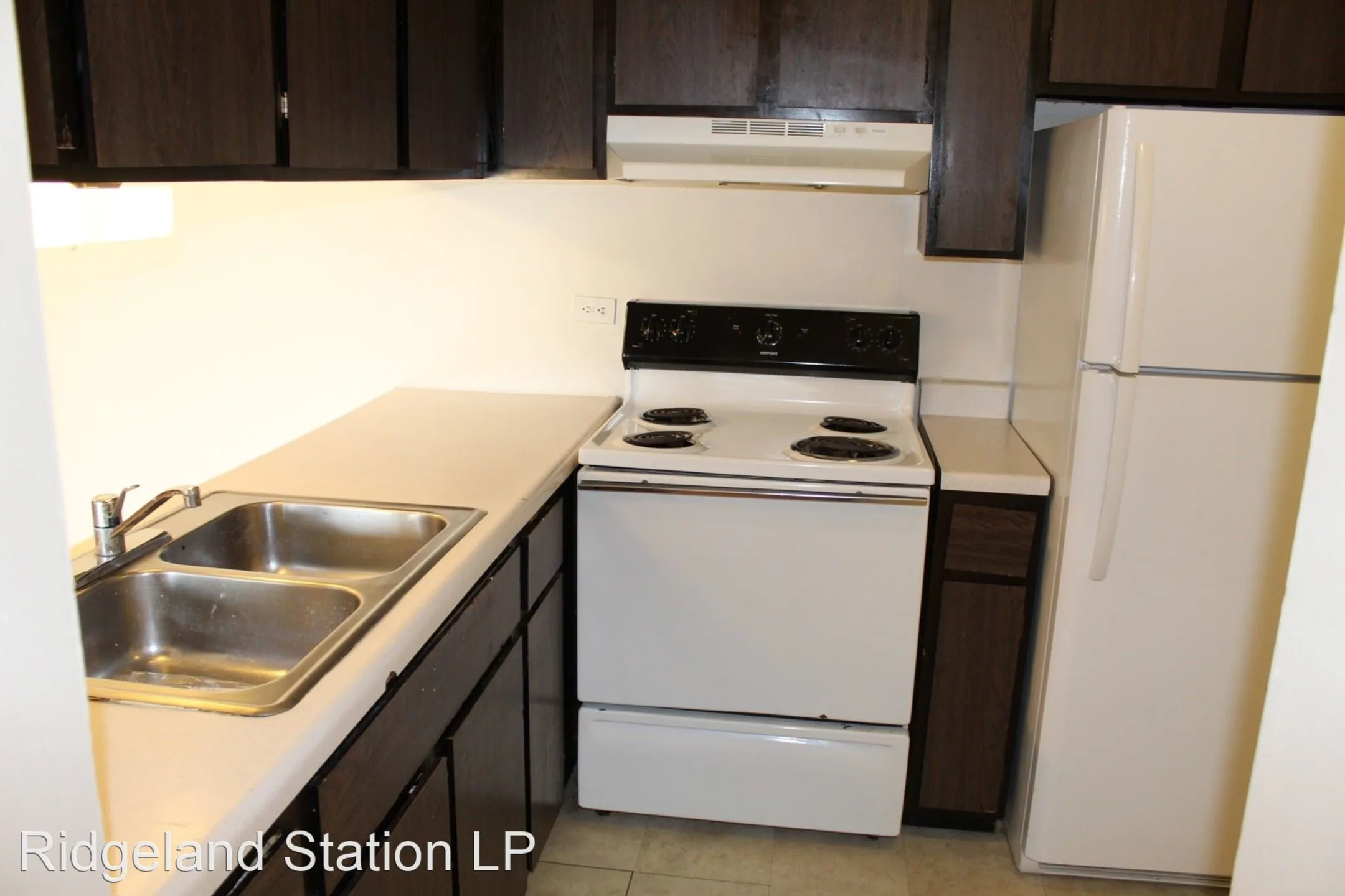 Kitchen - Ridgeland Station Apartments - Chicago Ridge, IL