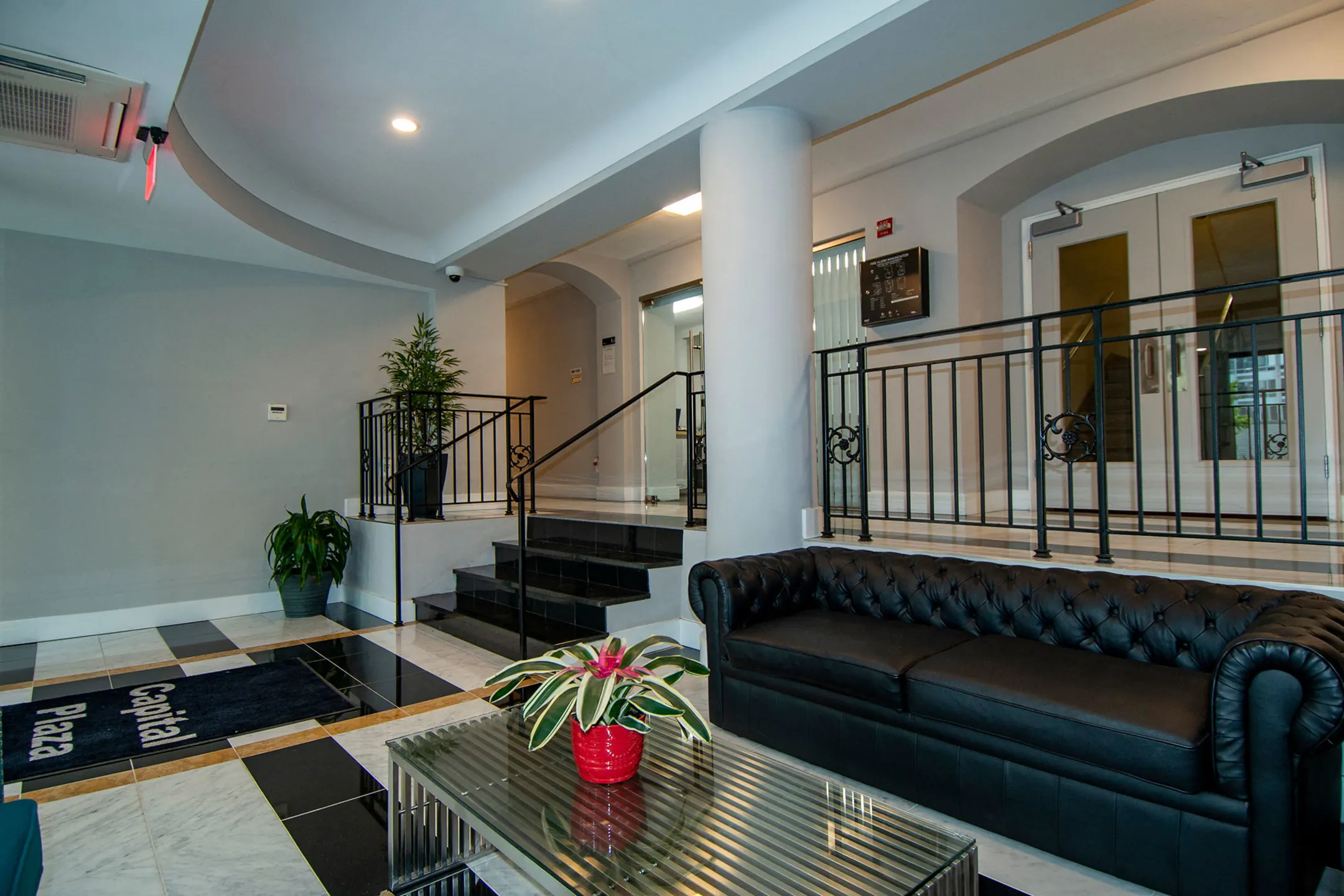 Living Room - Capital Plaza Apartments - Washington, DC