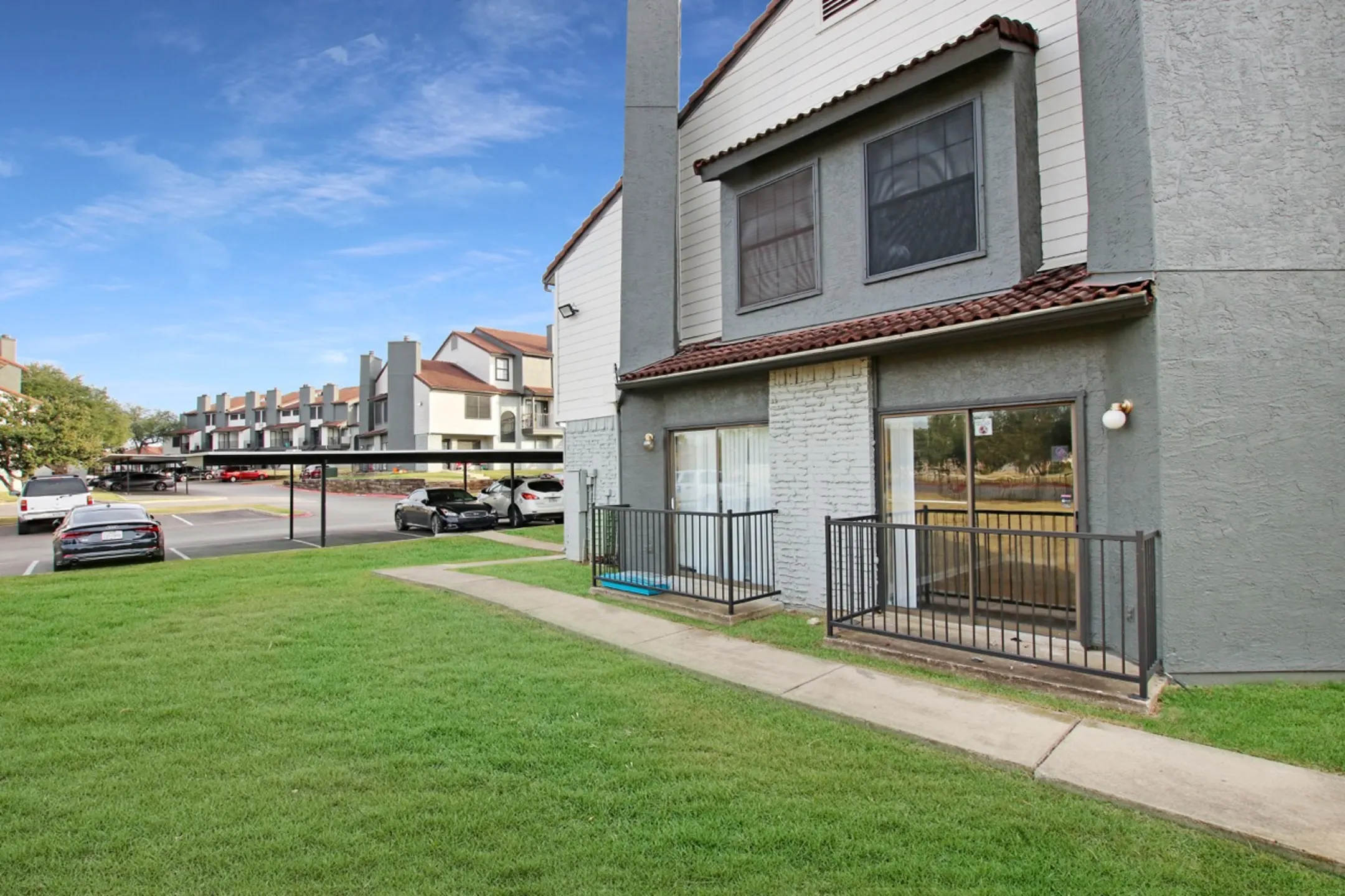 Building - Fiona Apartment Homes - Irving, TX