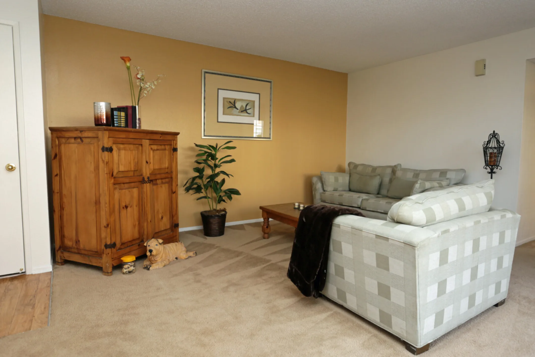 Club Royale 380 N Linden Ave Rialto, CA Apartments for Rent Rent.