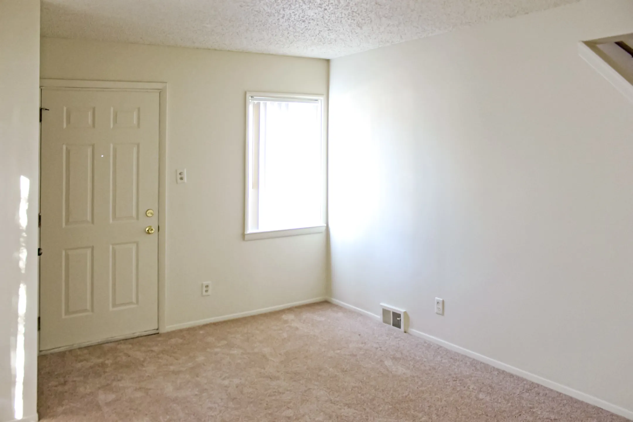 Bedroom - Oakland Hills Townhomes - Pontiac, MI