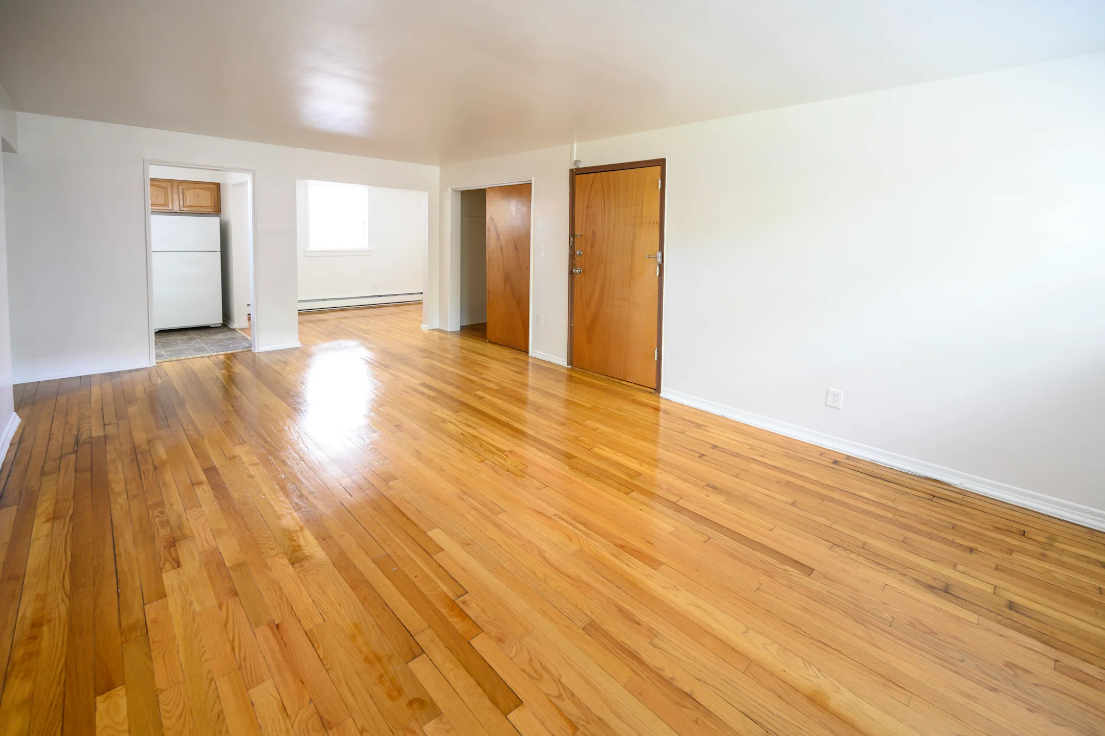 Living Room - Rosehill Gardens - Elizabeth, NJ