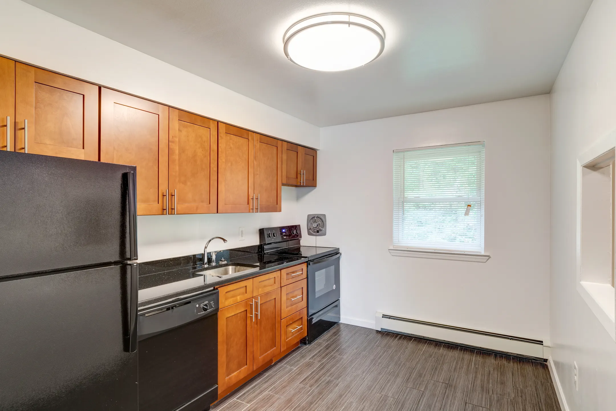 Kitchen - Stratford Apartments - Old Bridge, NJ