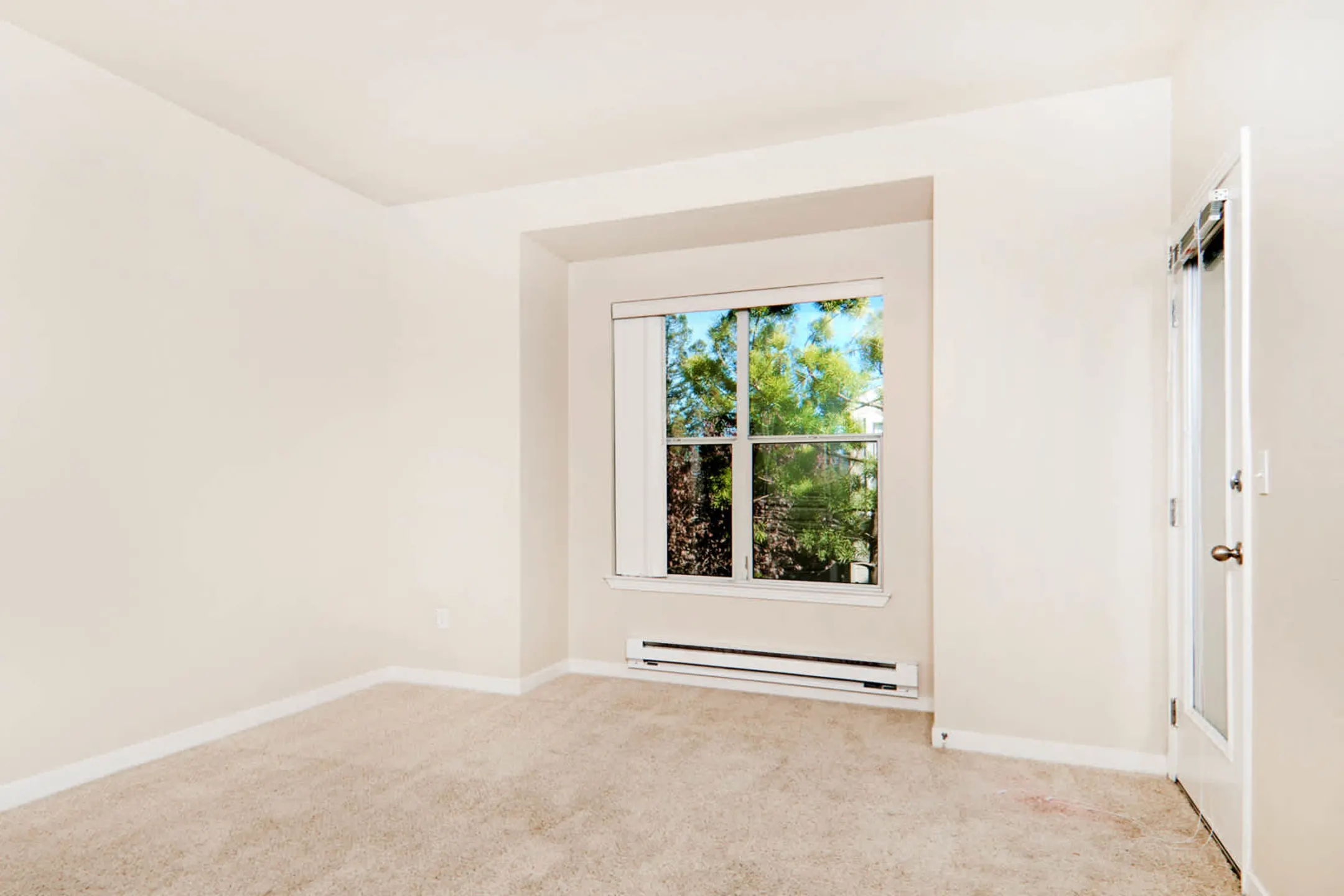 City Gate at Cupertino Apartments Cupertino, CA 95014