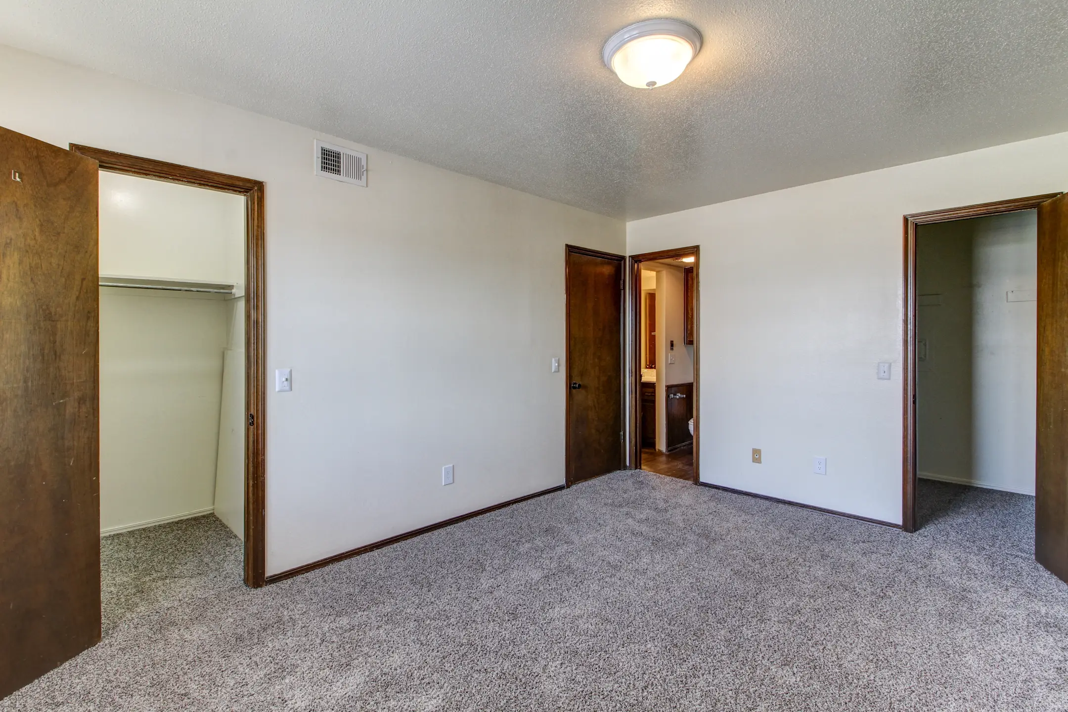 Bedroom - Casady Apartments - Oklahoma City, OK
