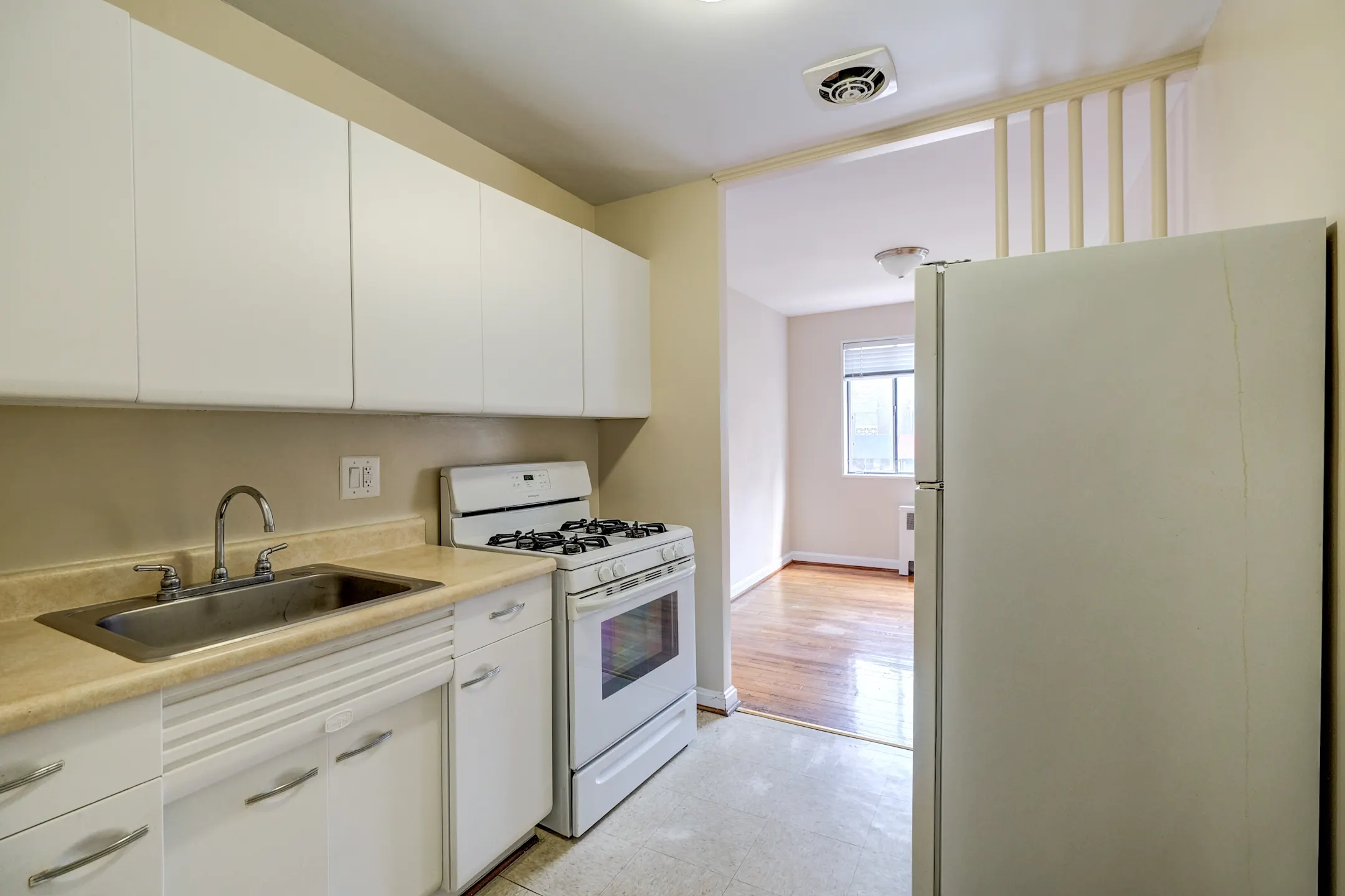 HOC Battery Lane 4998 Battery Lane Bethesda, MD Apartments for