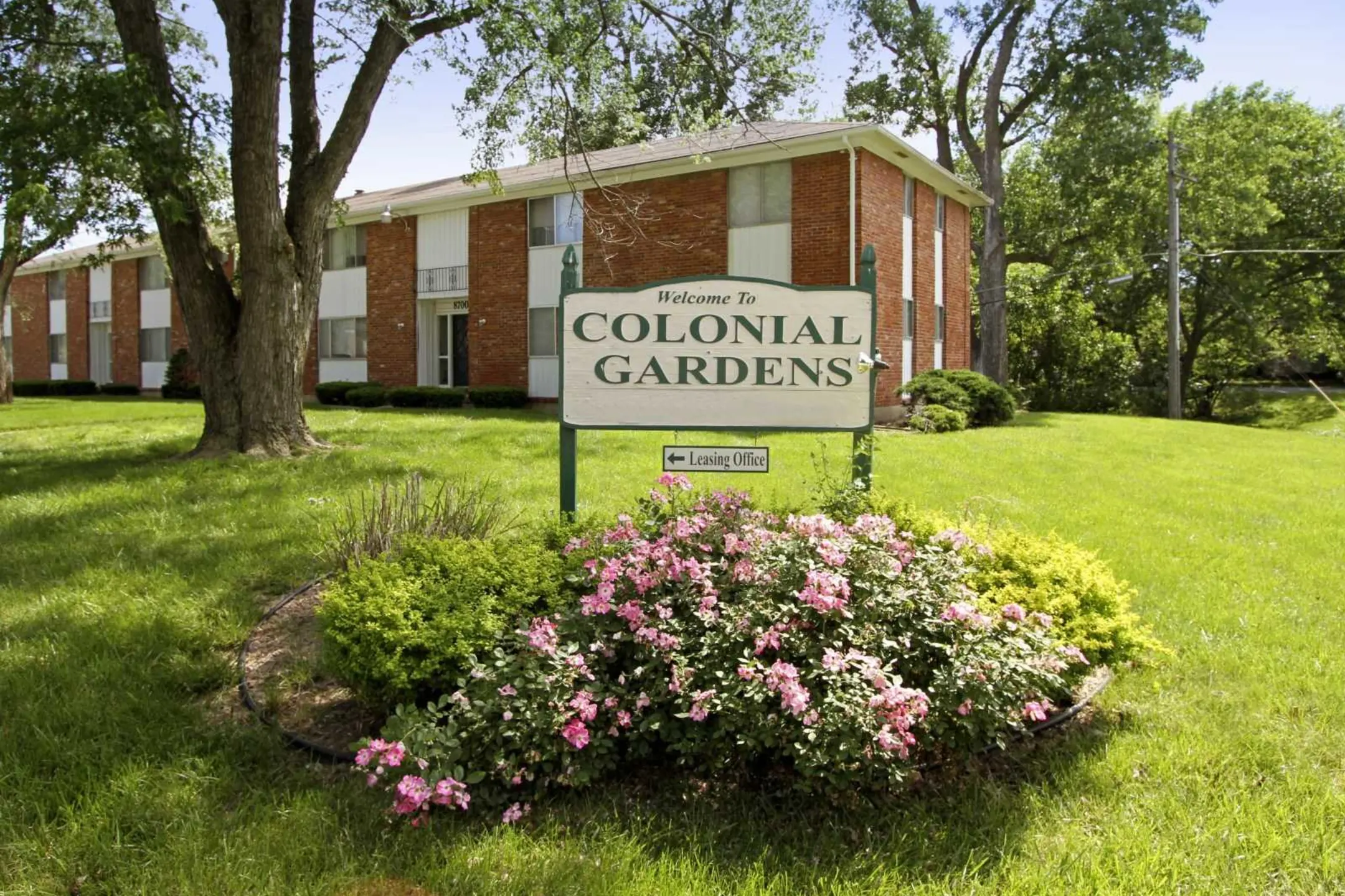 Community Signage - Colonial Gardens & Cherbourg Apartments - Overland Park, KS