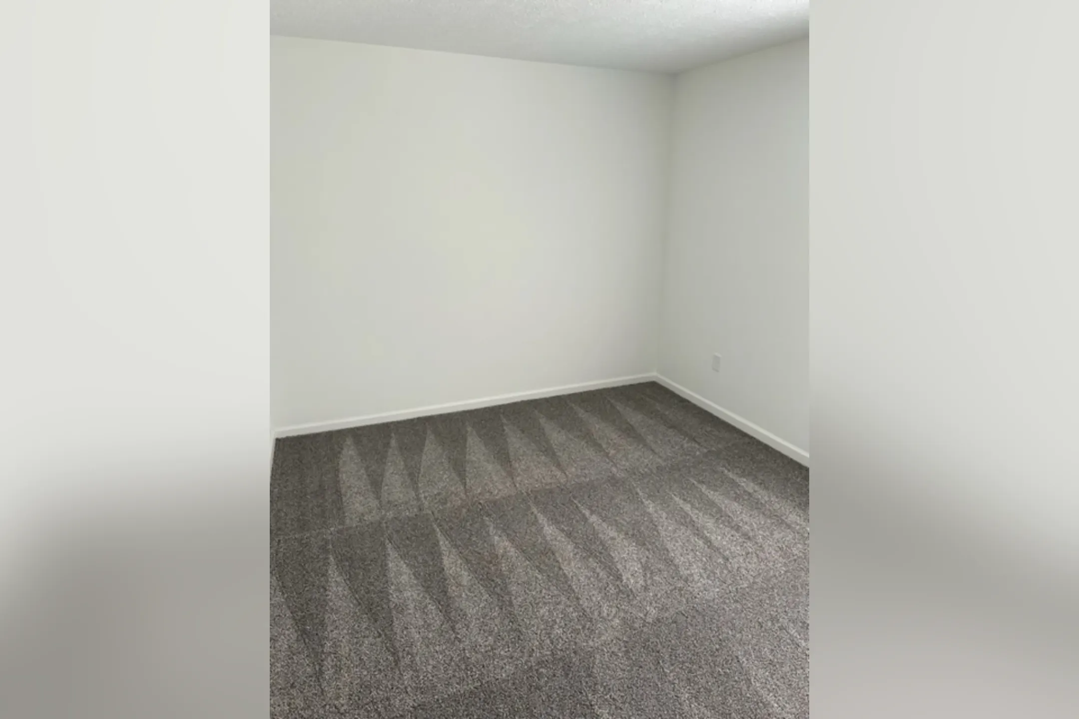 Eastlake Woods Apartments 1020 Thicket Ct Columbus, IN Apartments