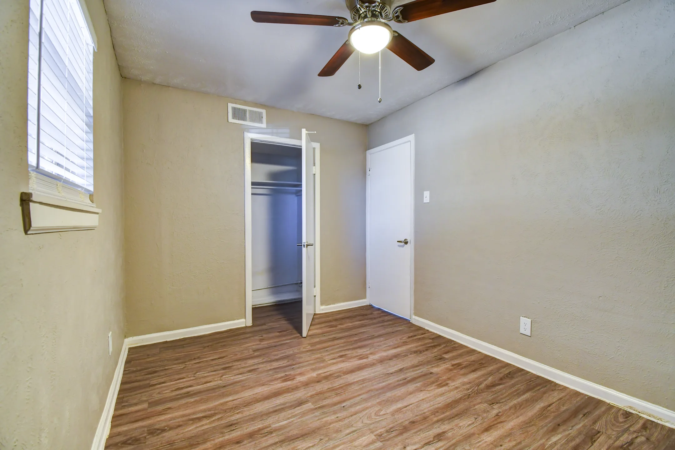 Bedroom - Sunrise & Willowbend - Irving, TX