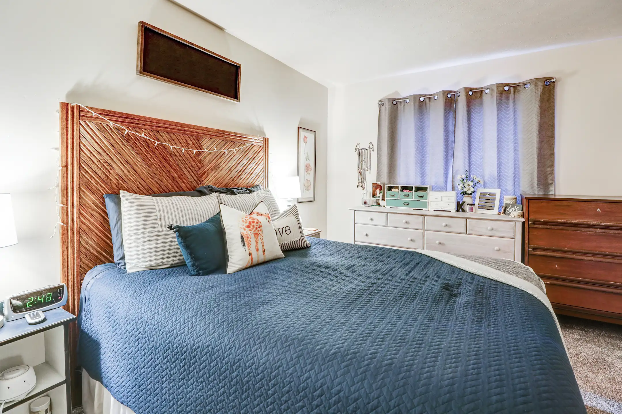 Bedroom - Vann Park Apartment Homes - Evansville, IN