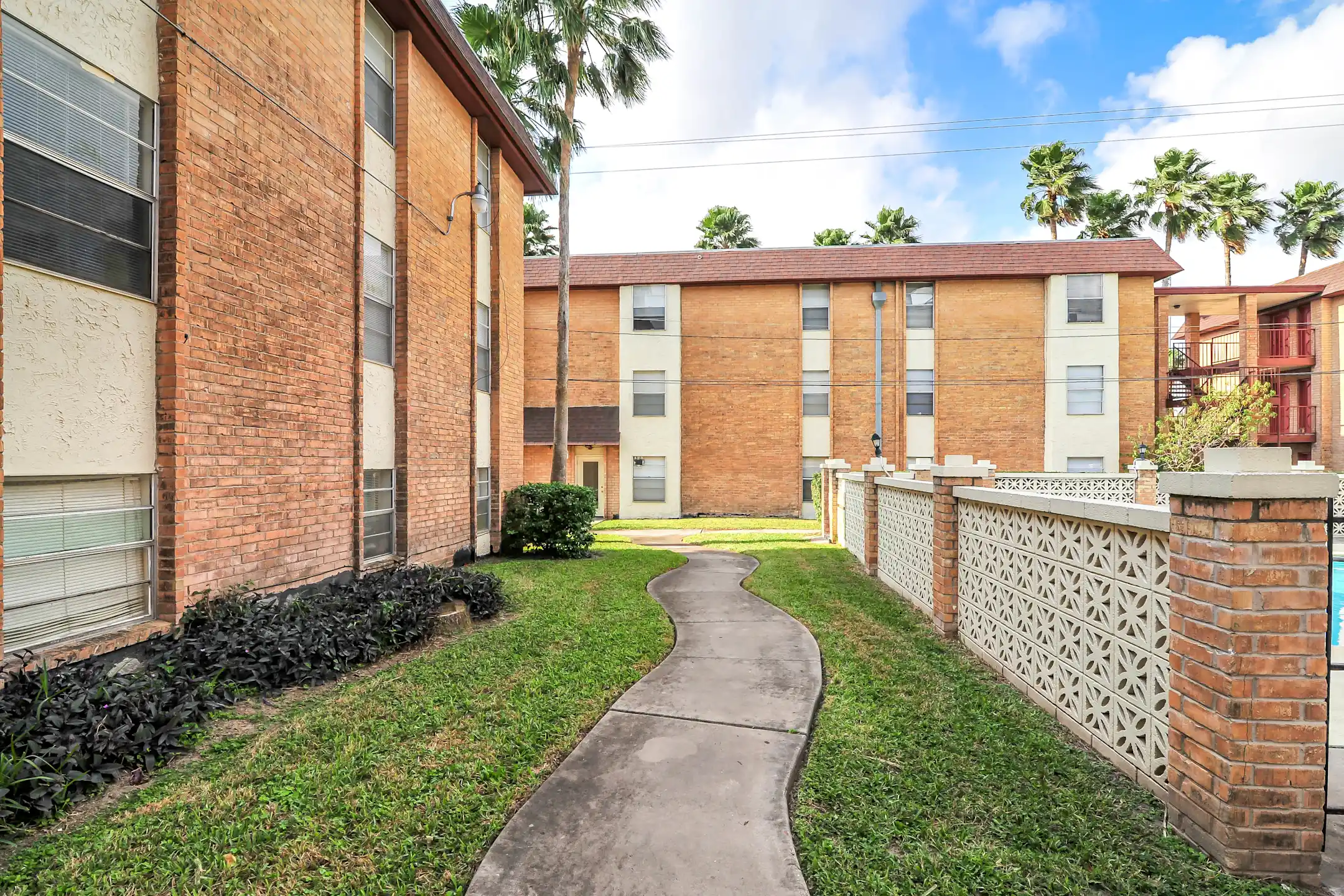 Jefferson Square Apts 230 W Jefferson St Brownsville, TX Apartments