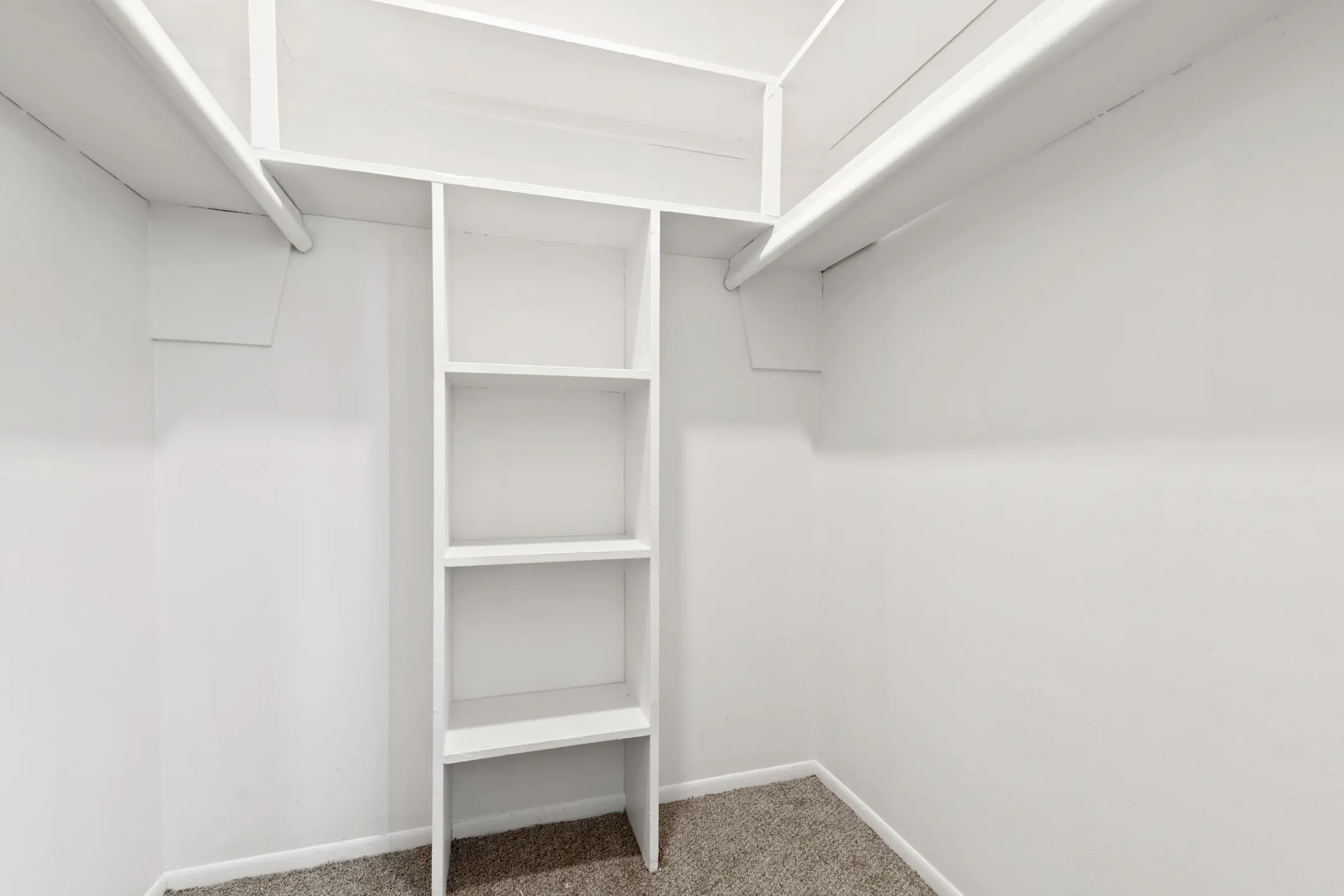 Cambridge House Apartments - Sterling Heights, MI