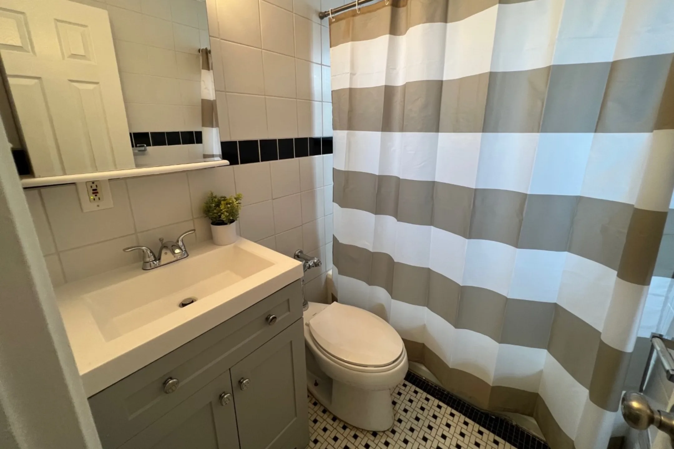 South Hills Apartments Apartments Pittsburgh, PA 15234