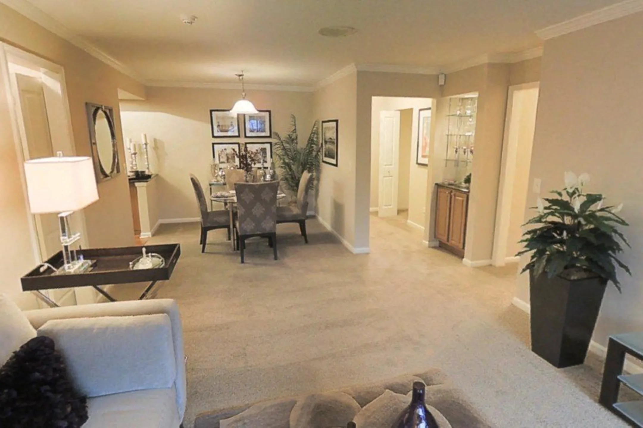 Versailles On the Lakes/Oakbrook Terrace Apartments Oakbrook Terrace