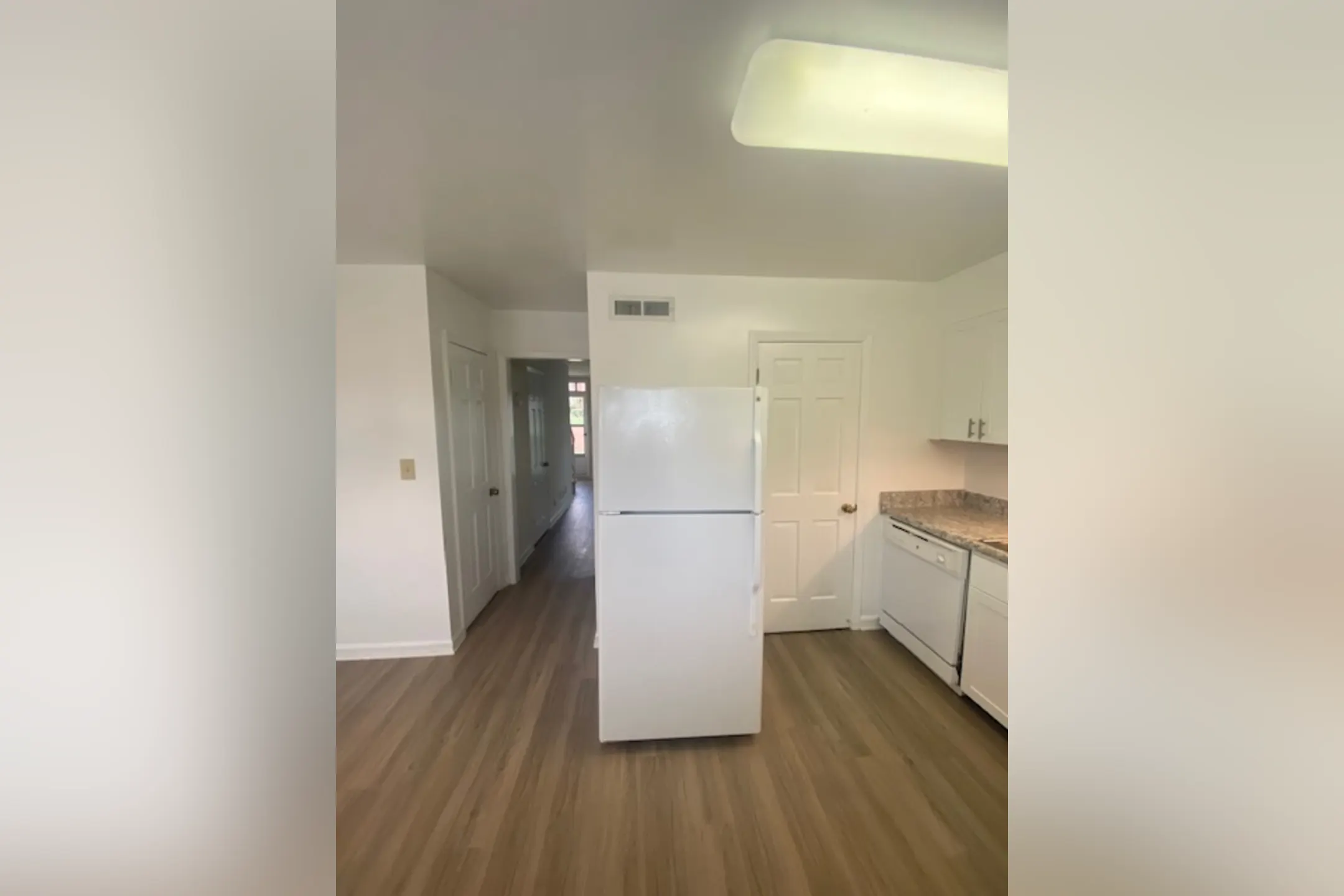Kitchen - Elmhurst Apartments - Charlotte, NC