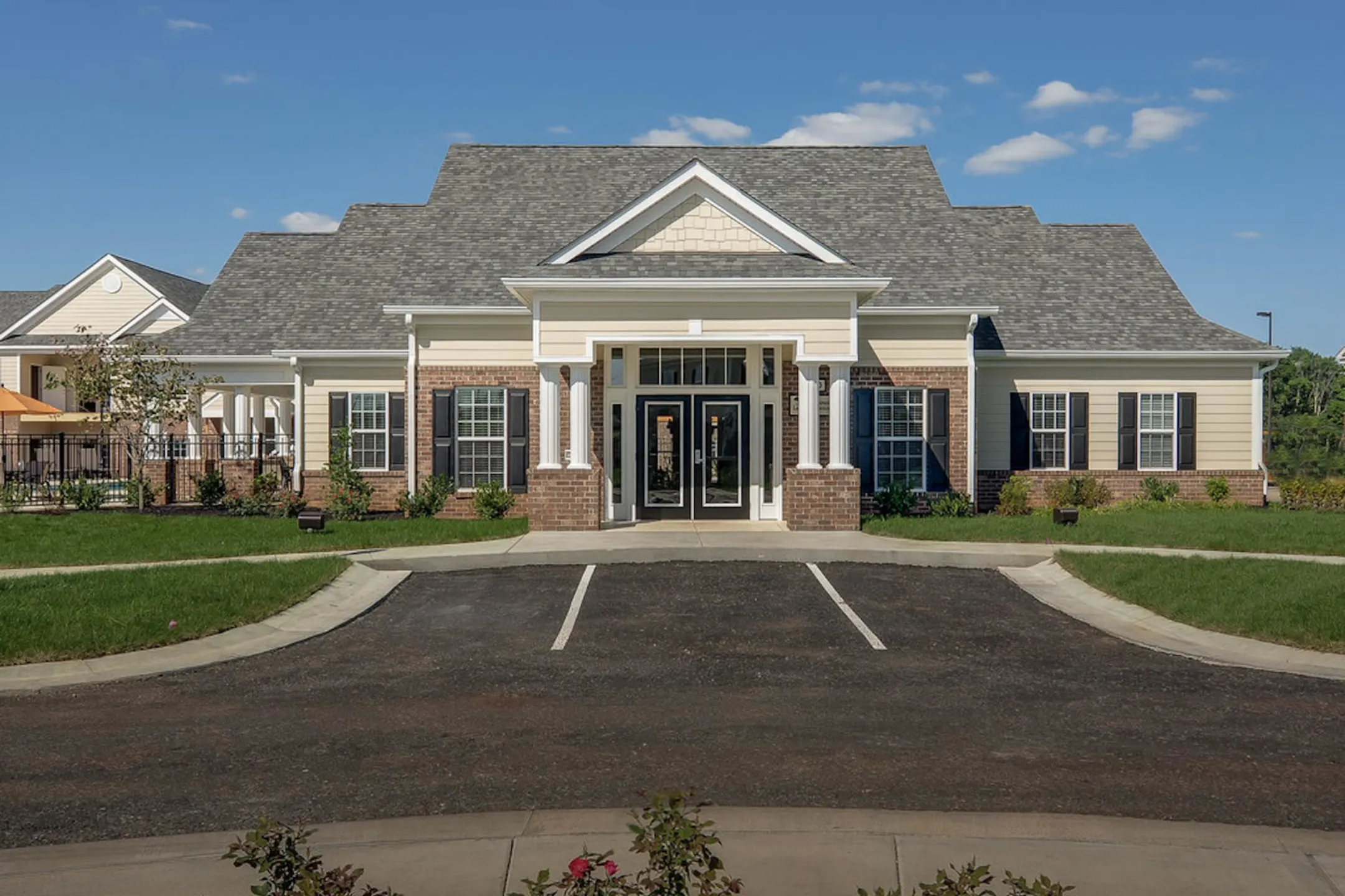 Building - Cumberland Trace Village Apartments - Bowling Green, KY
