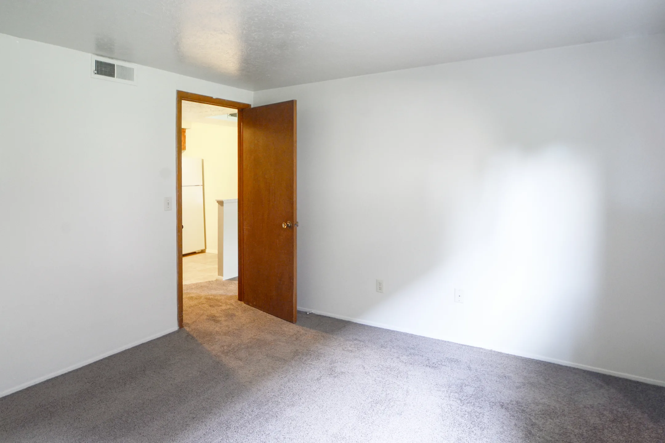 Sherwood Forest Apartments Elyria, OH 44035