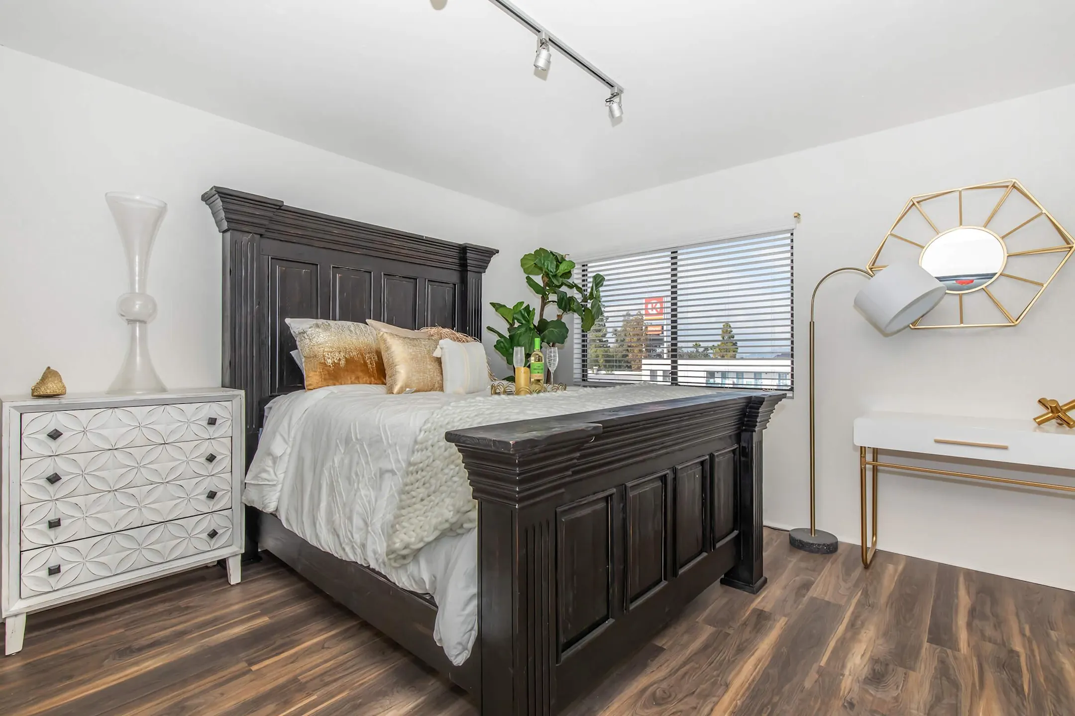 The Mod at Mills 5300 South Priest Drive Guadalupe, AZ Apartments