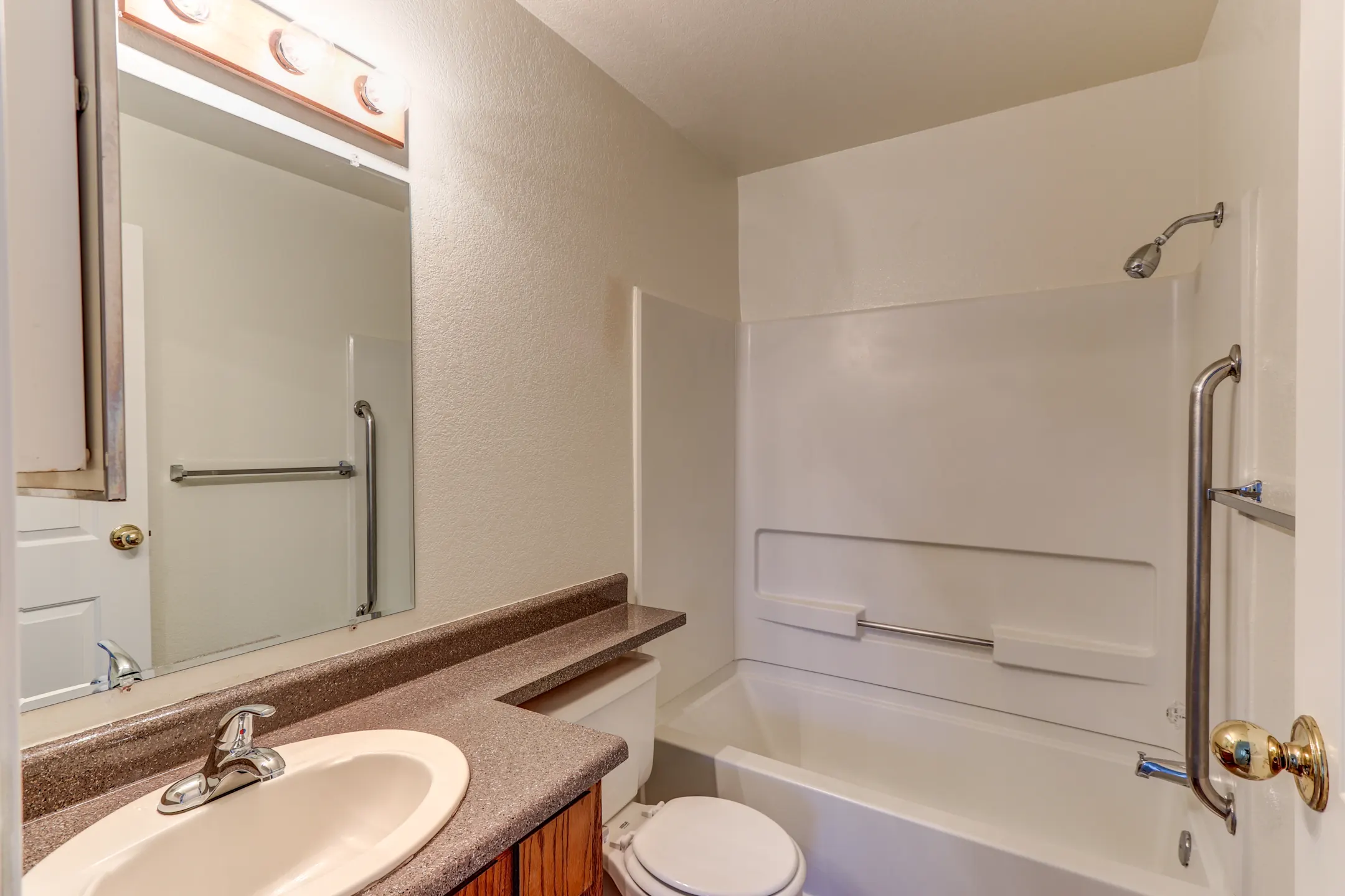 Lakeshore Meadows Apartments Lodi, CA 95242