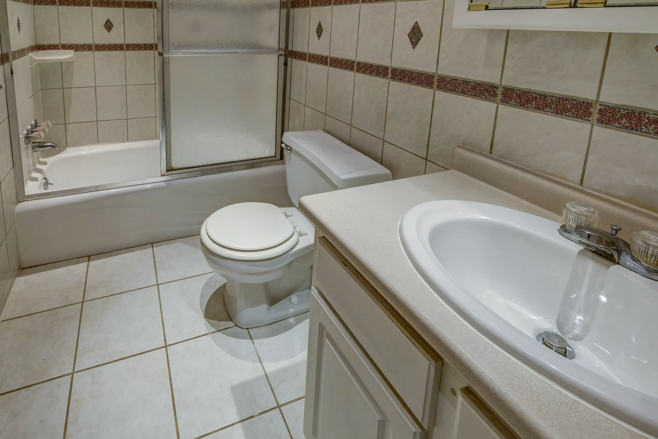 Bathroom - Colonial Crest Apartments - Muncie, IN
