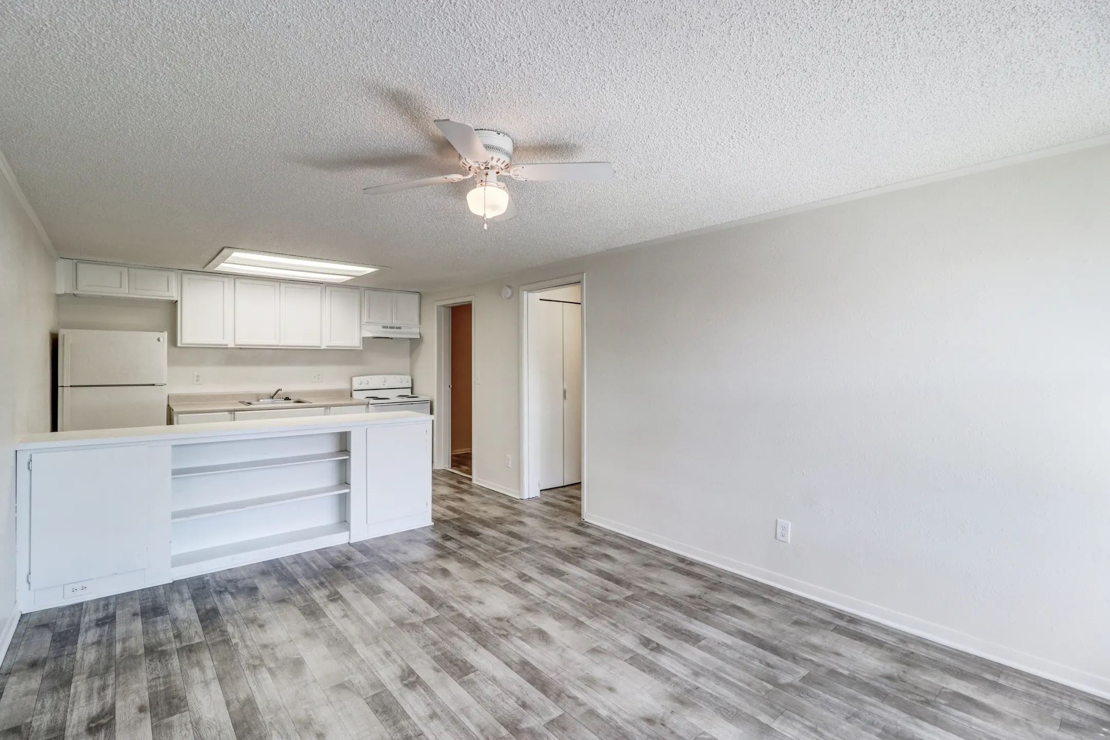 Living Room - Stone Cove Apartments - Saint Augustine, FL