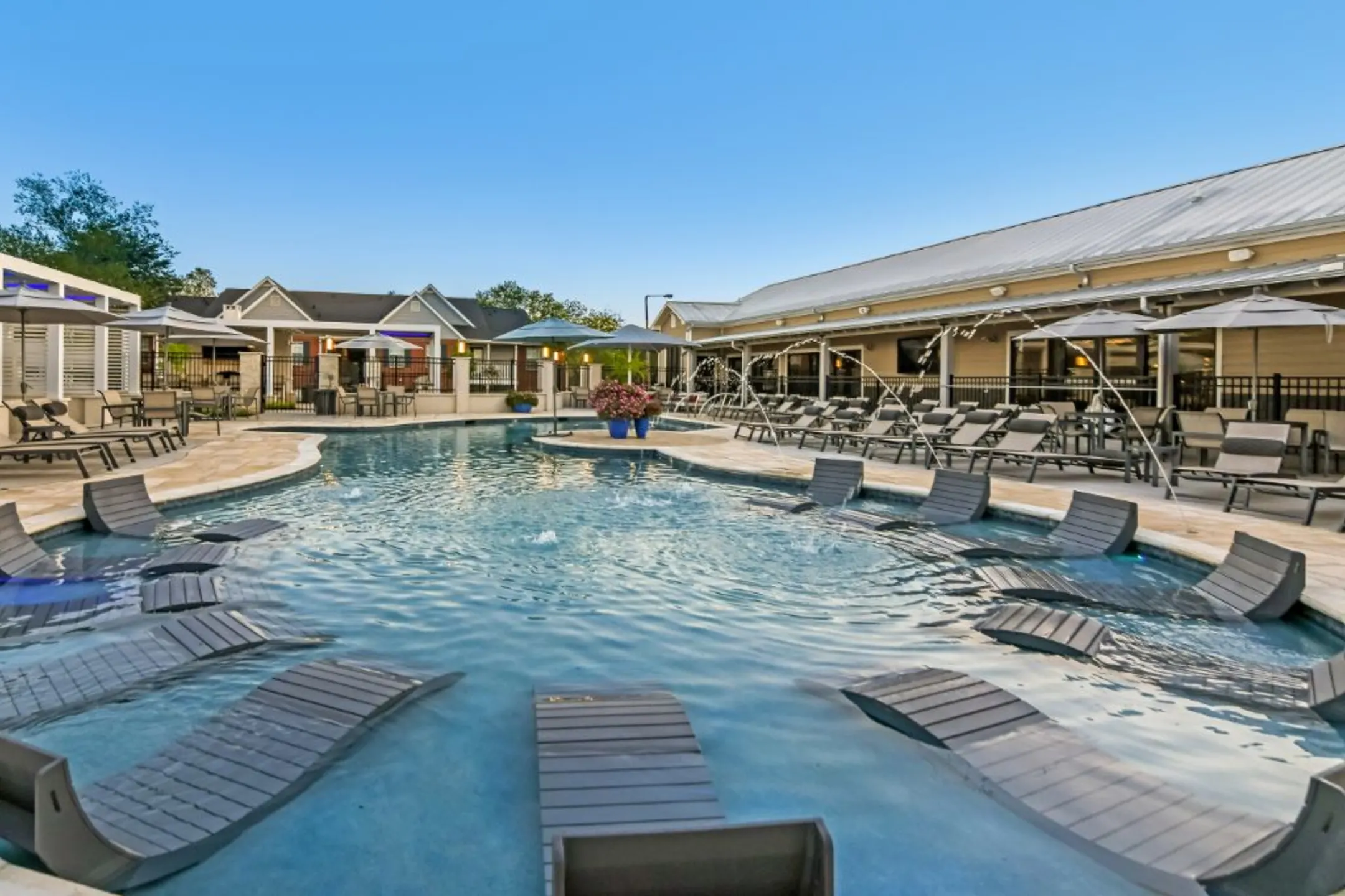 Crossgates I & II 1087 Stark Rd Starkville, MS Apartments for Rent