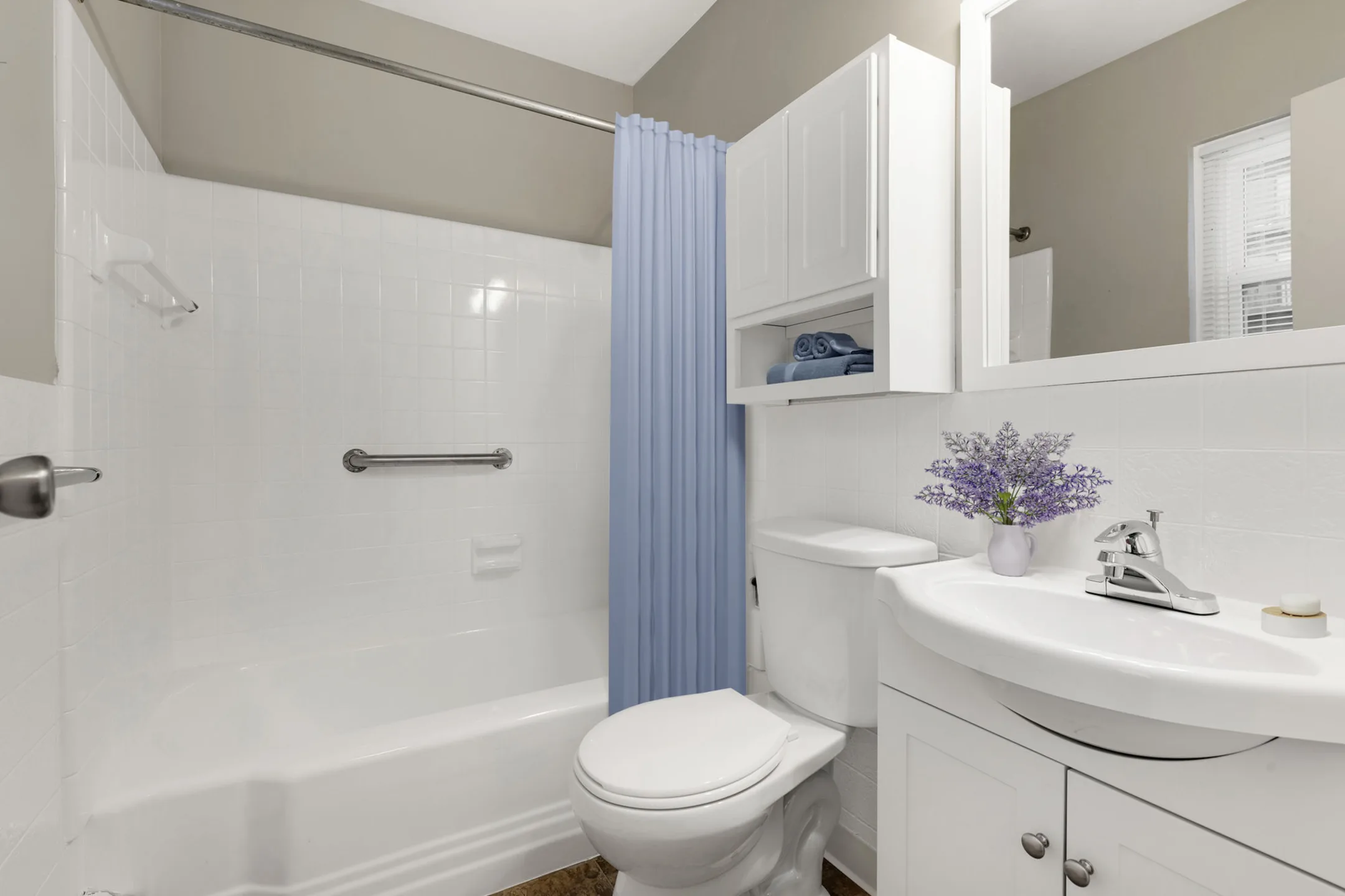 Bathroom - Minikahda Court Apartments - Saint Louis Park, MN