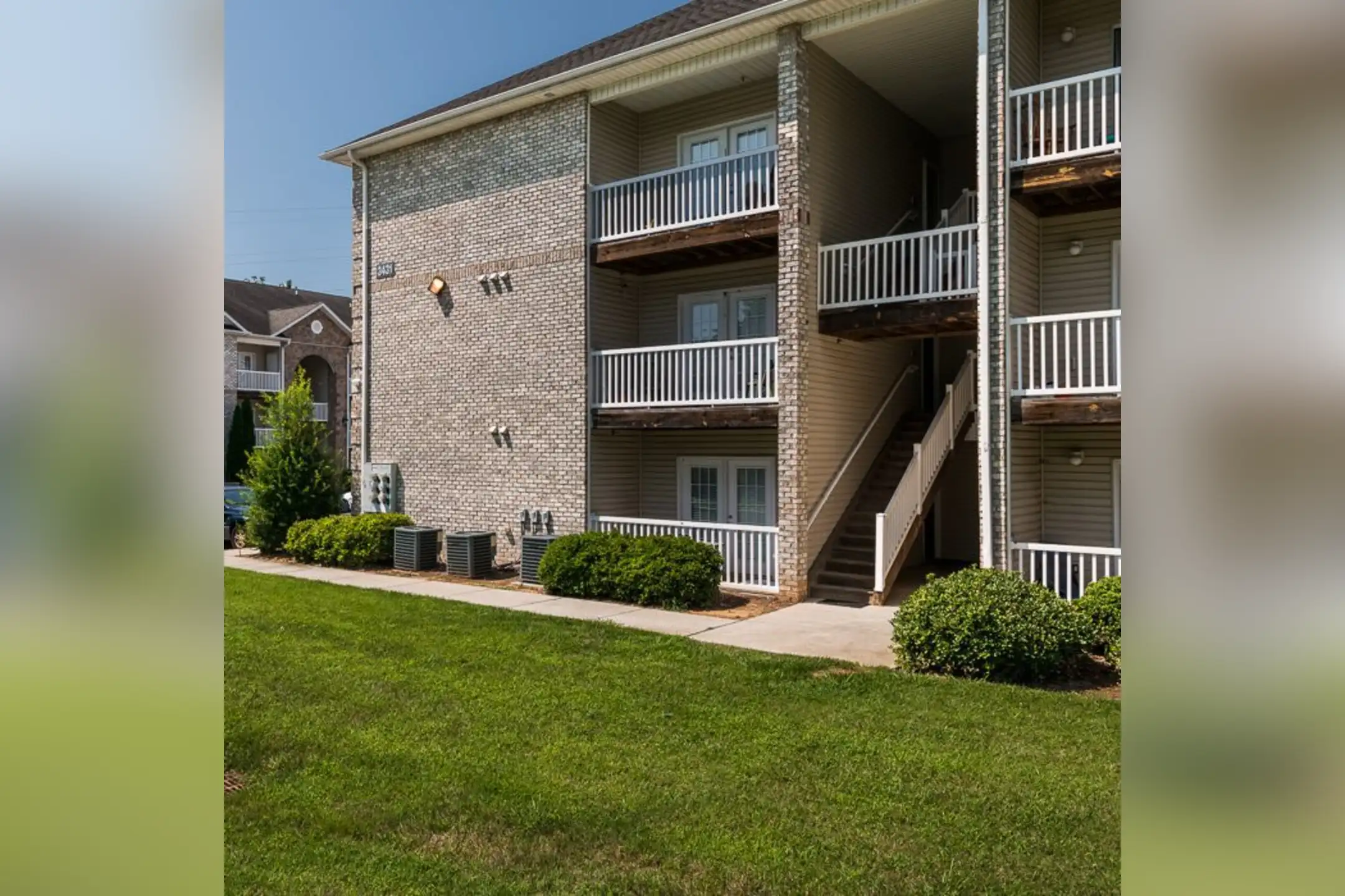 Spencer Crossing Apartments - Greensboro, NC 27405