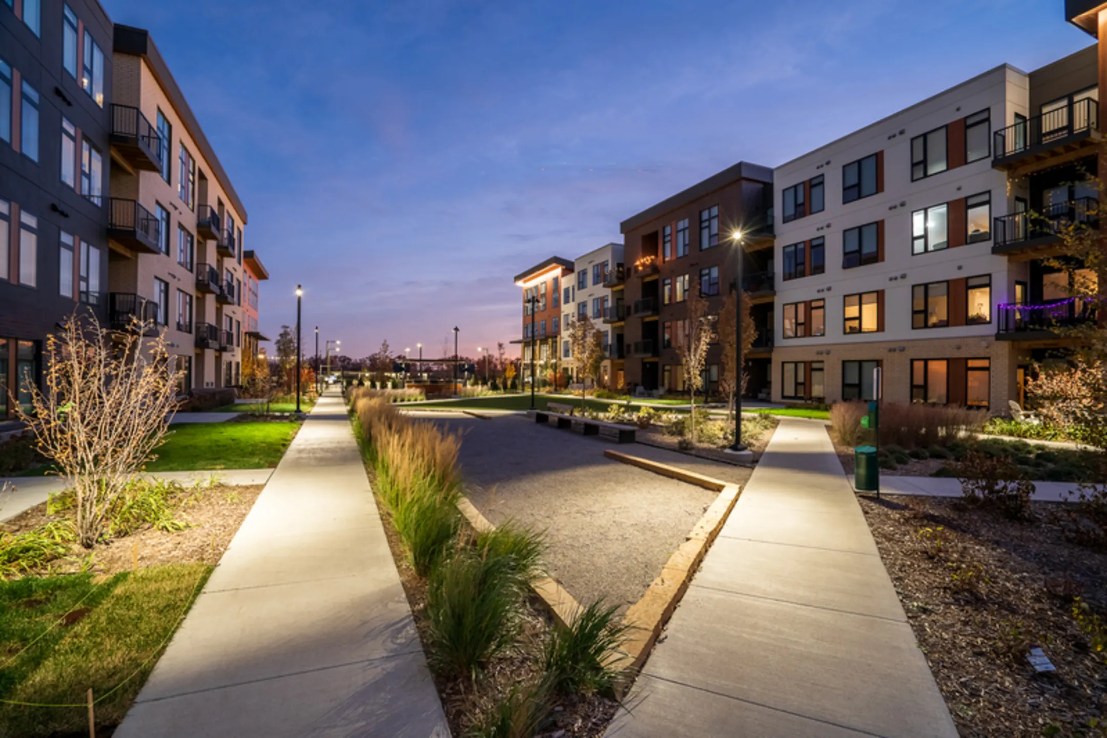 Viking Lakes Residences 710 Vikings Parkway Eagan, MN Apartments