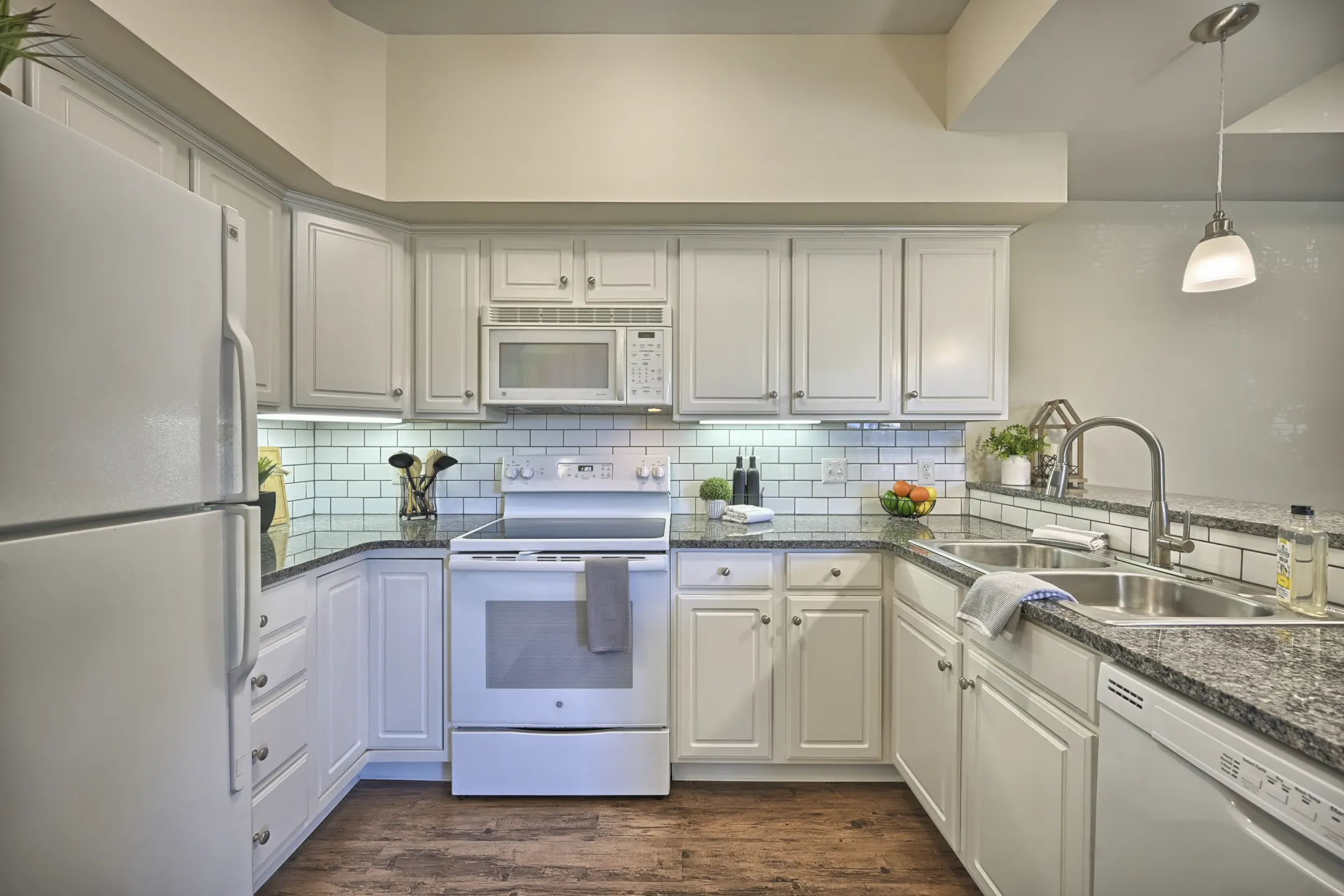 Kitchen - Graham Hill Apartments - Mechanicsburg, PA