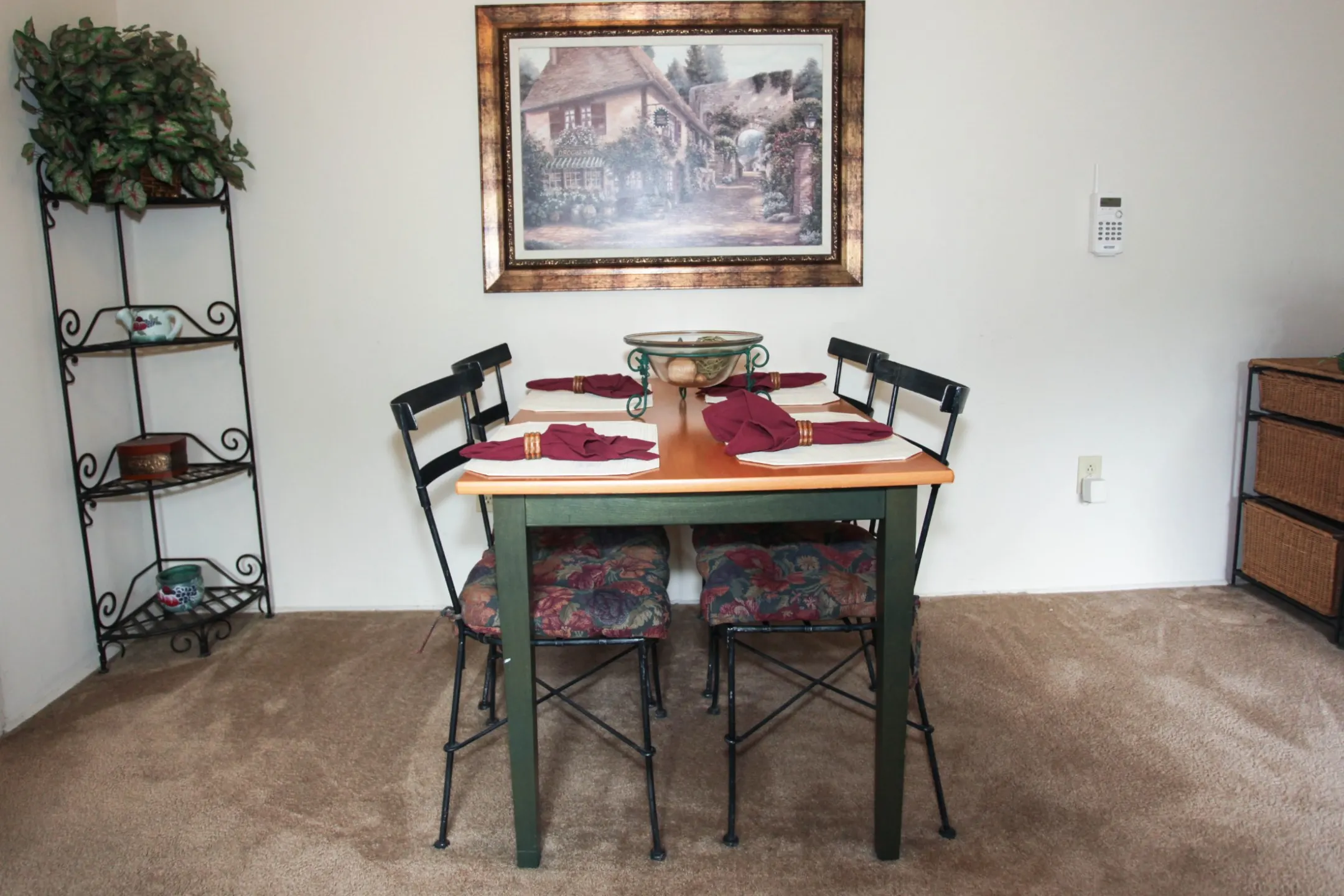 Dining Room - Gardenvillage Apartments & Townhouses - Baltimore, MD