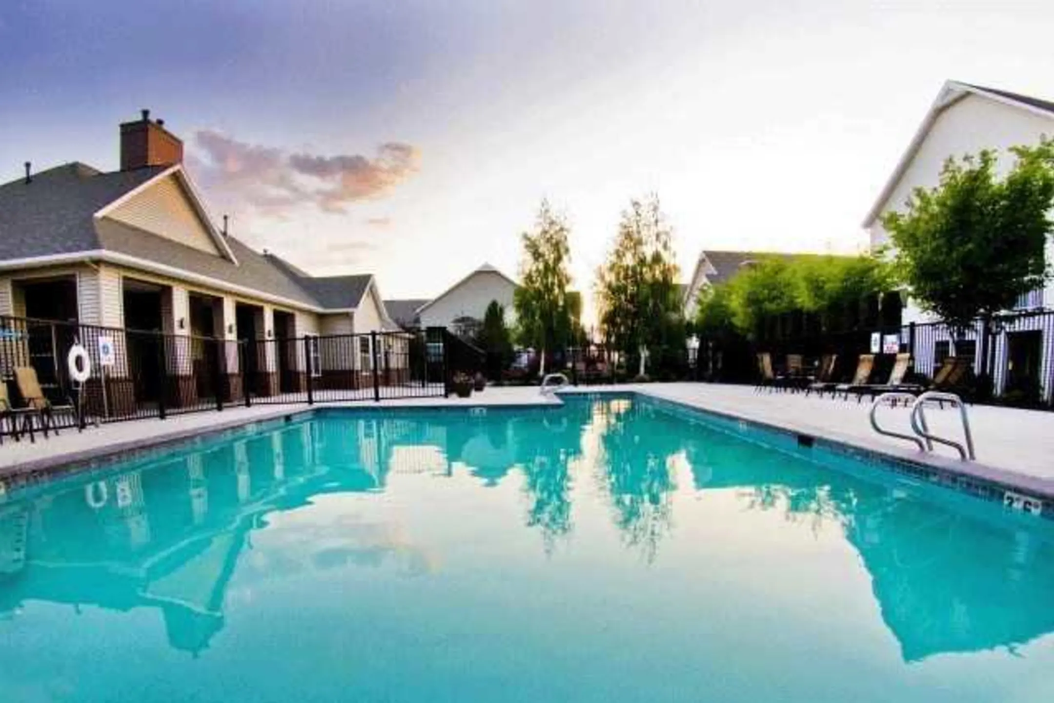 Pool - Villas At Meadow Springs - Richland, WA
