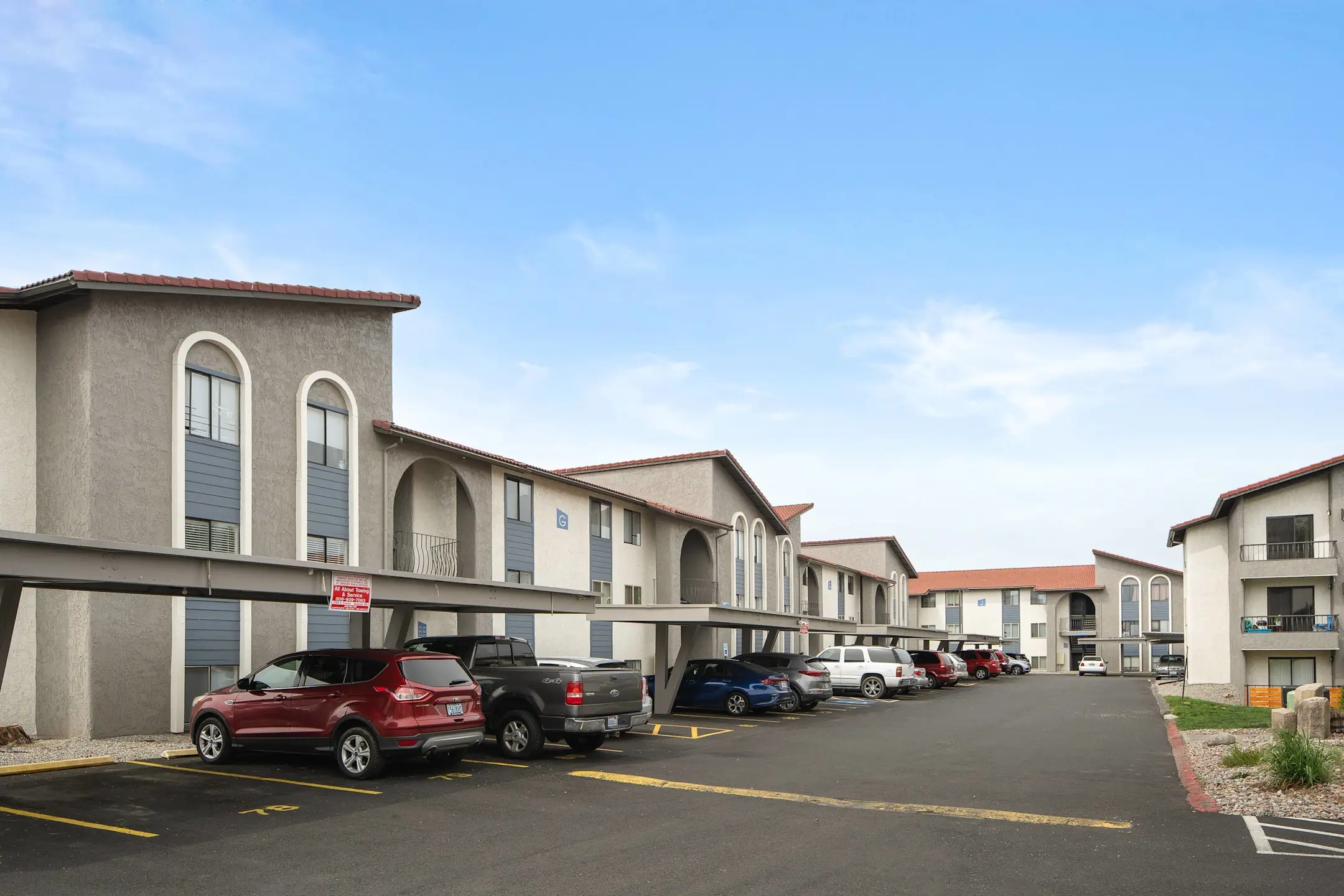 Serrano Apartments 121 E Wedgewood Ave Spokane, WA Apartments for