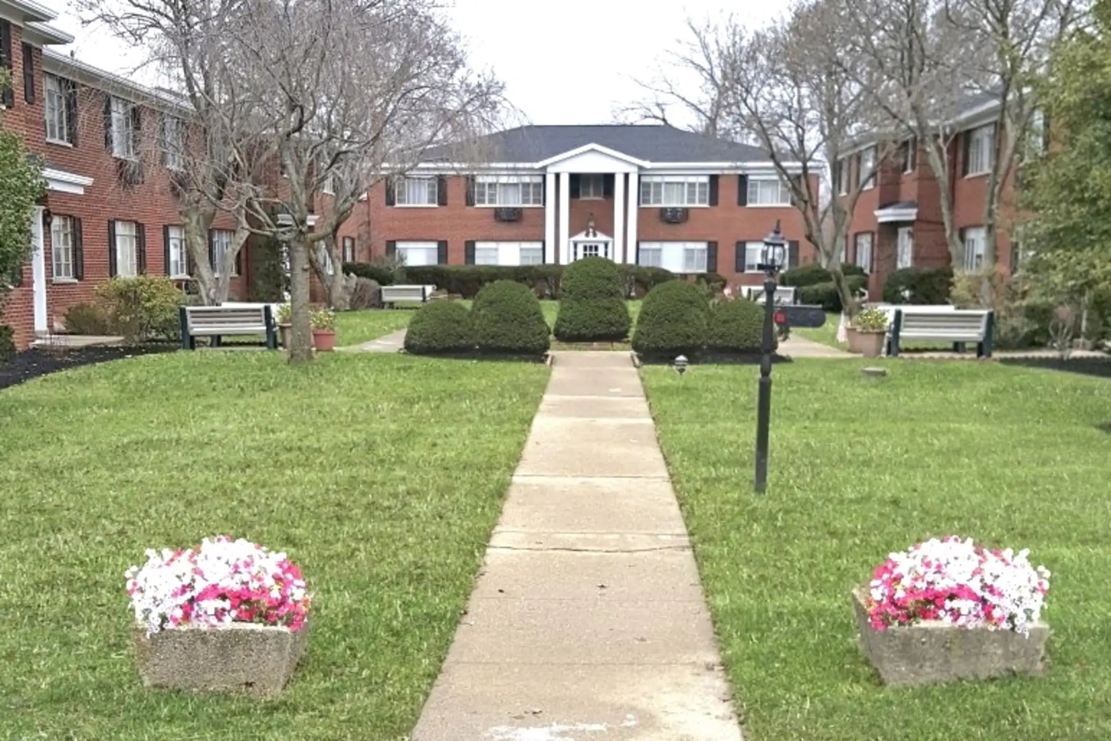 Courtyard Properties Apartments Fort Thomas, KY 41075