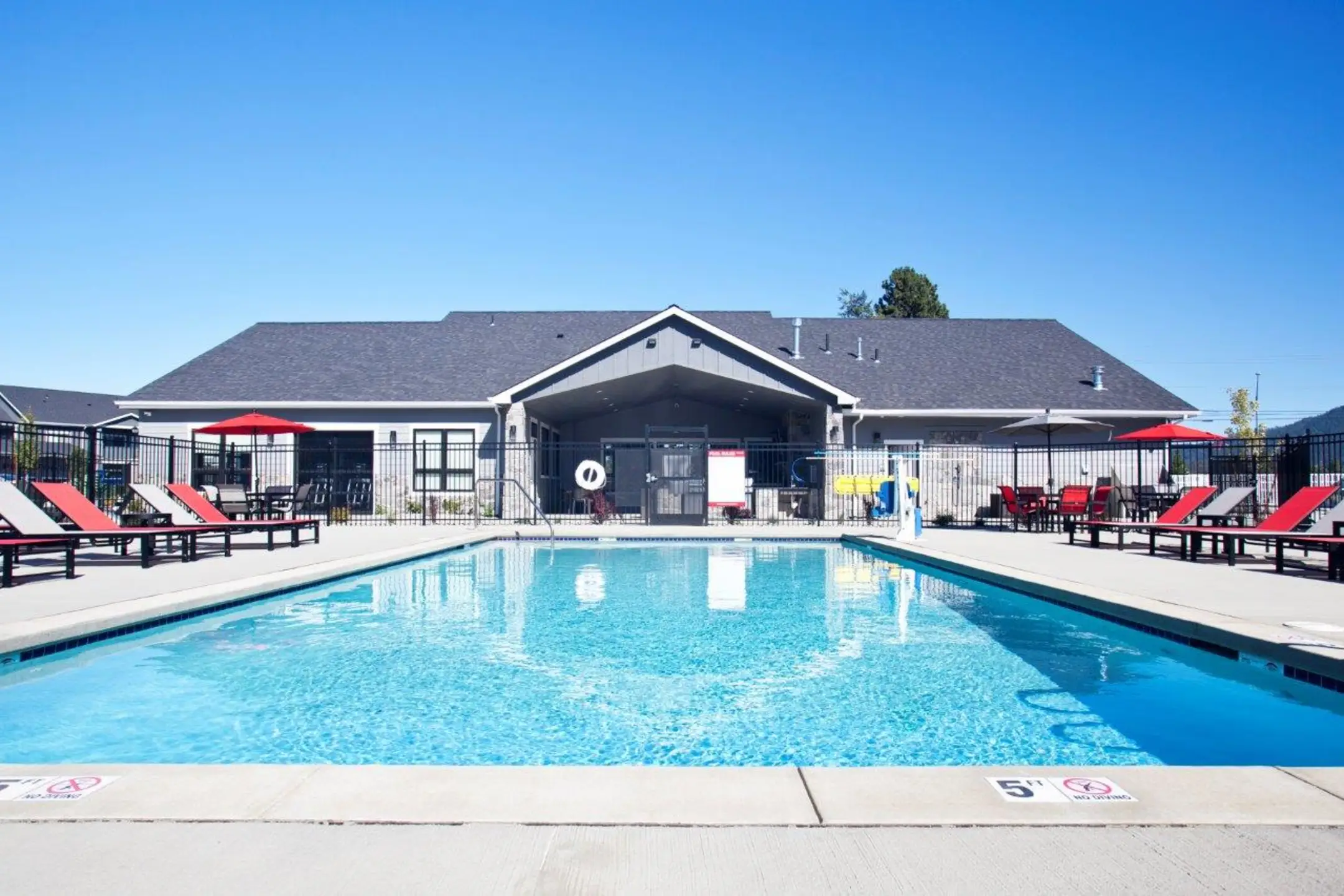 Prairie Pointe Apartments and Townhomes 1586 W Switchgrass Ln Coeur